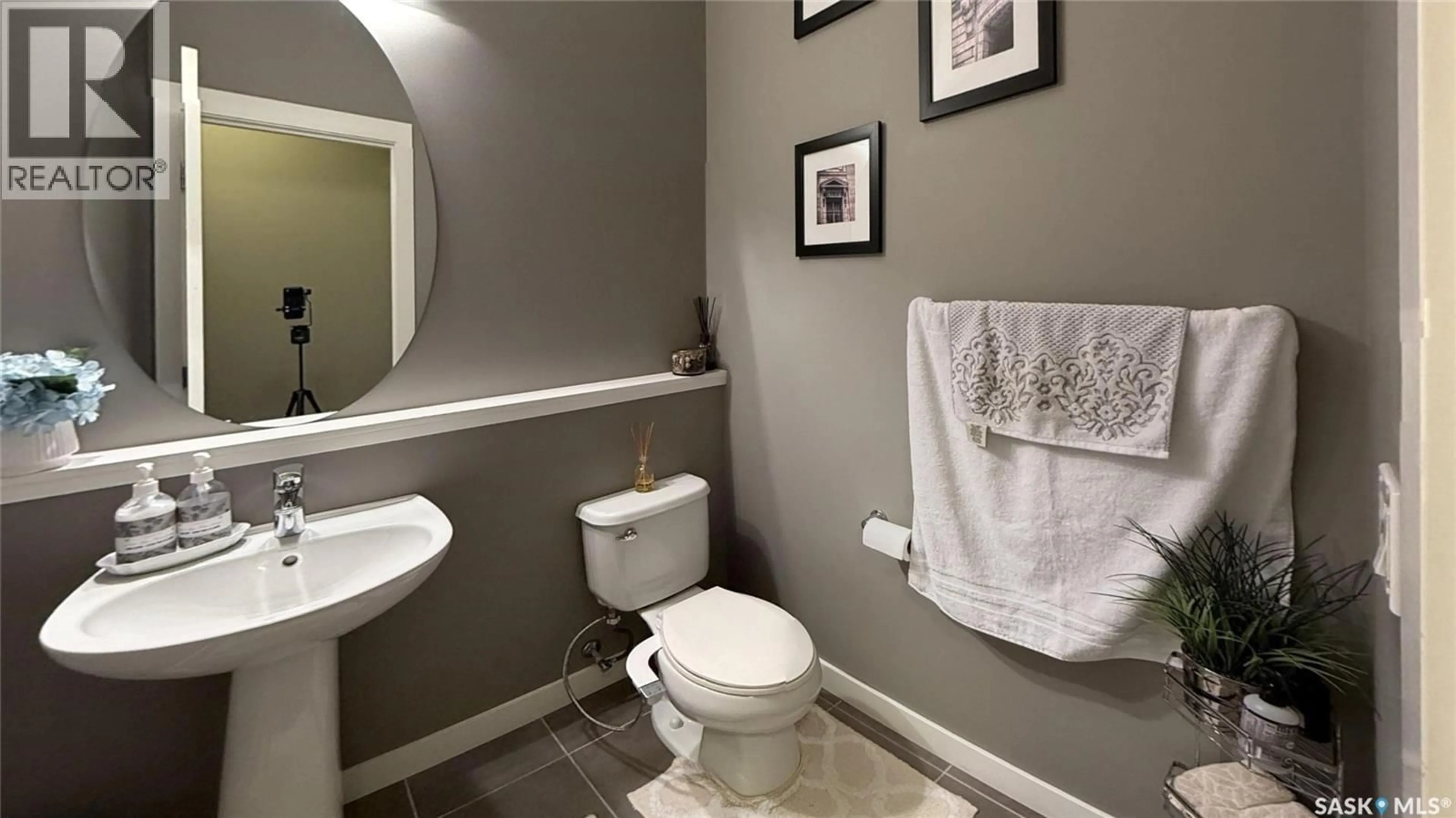 Standard bathroom, ceramic/tile floor for 423 FLYNN LANE, Saskatoon Saskatchewan S7V0L1