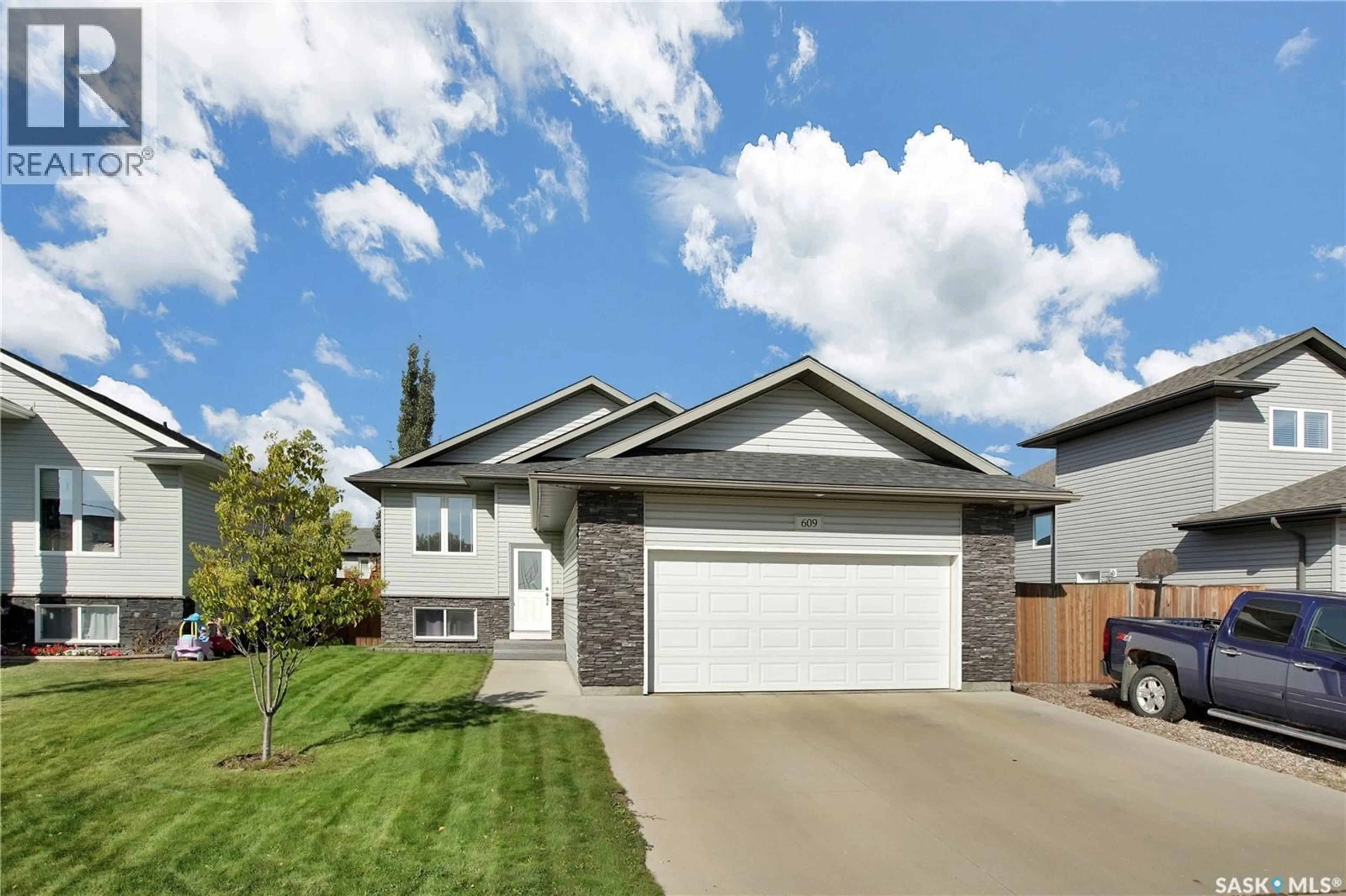 Home with vinyl exterior material, street for 609 REIMER ROAD, Martensville Saskatchewan S0K0A2