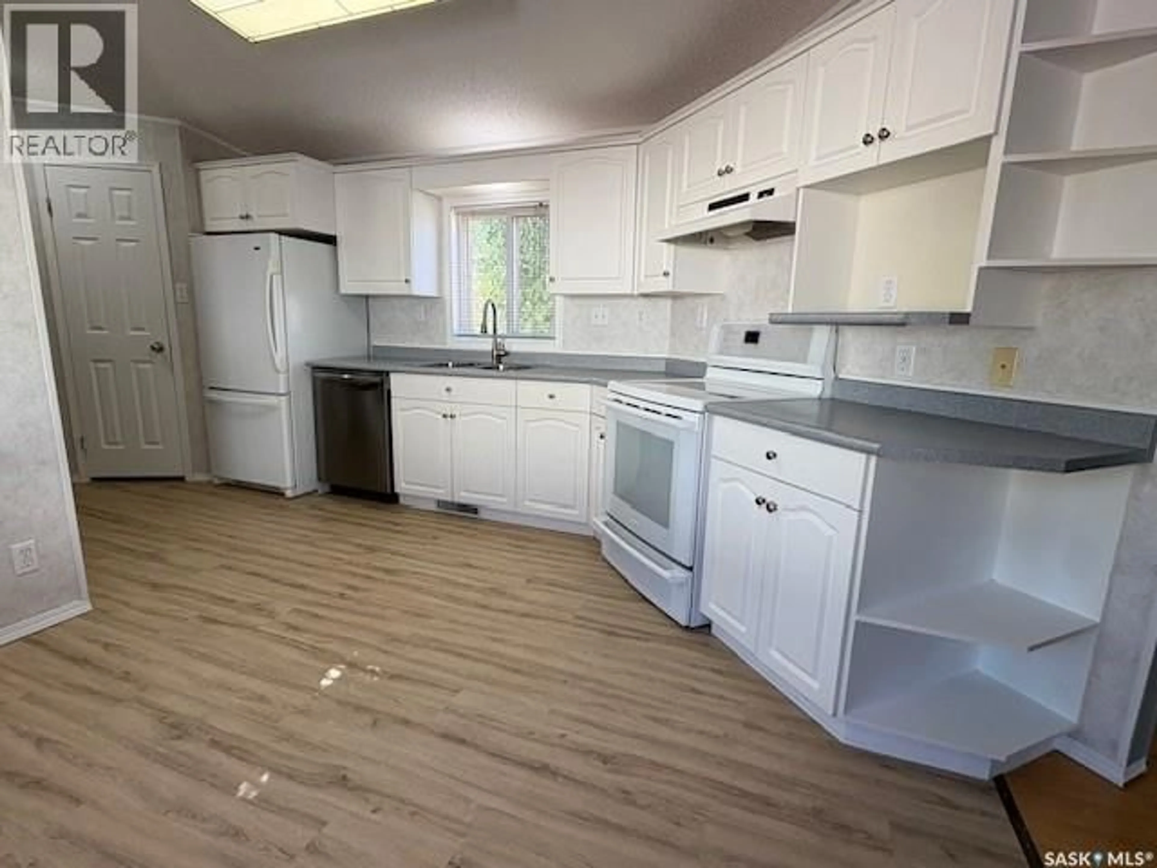 Standard kitchen, unknown for 498 1ST STREET W, Vibank Saskatchewan S0G4Y0