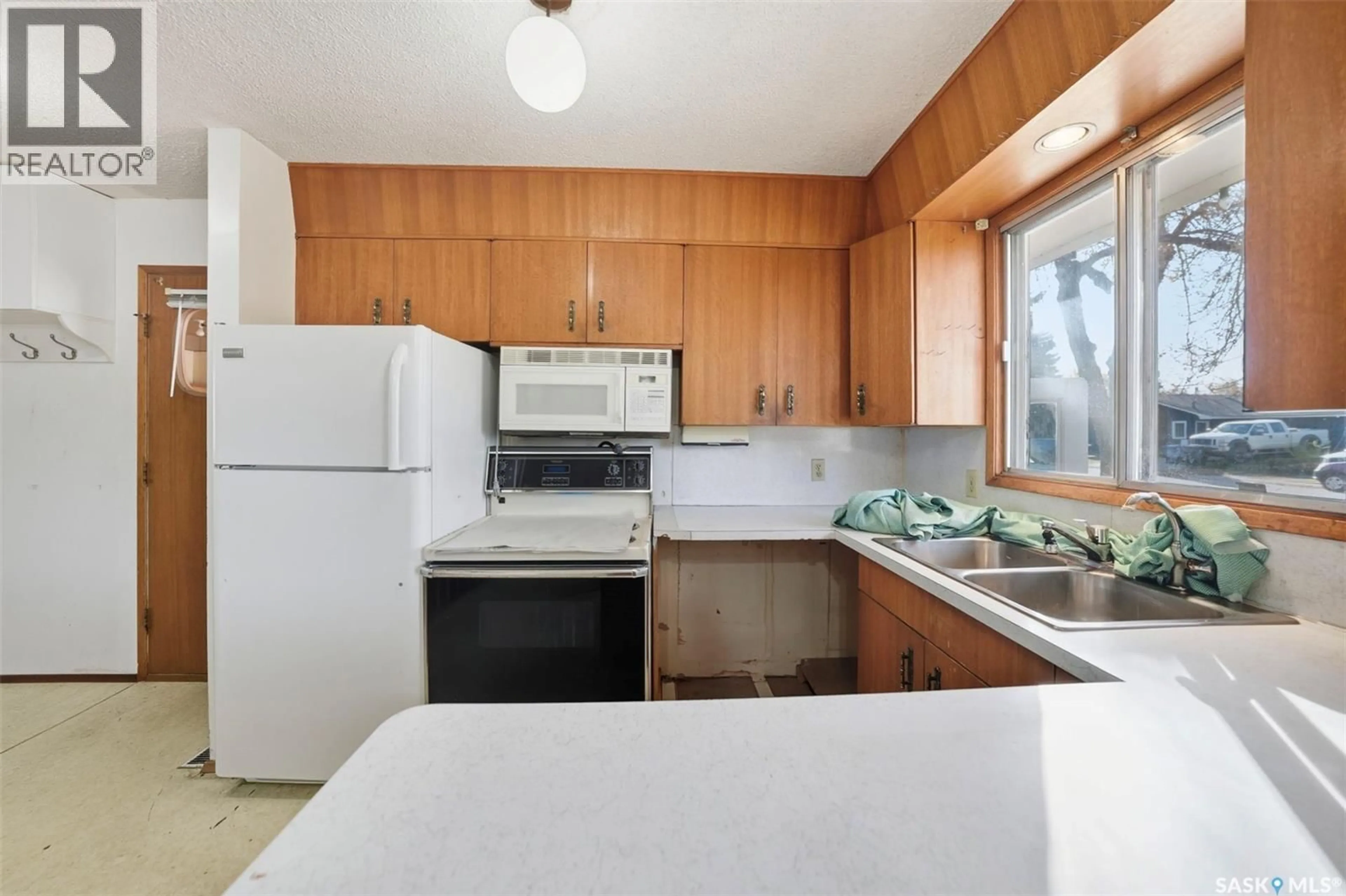 Standard kitchen, unknown for 117 3RD STREET, Langham Saskatchewan S0K2L0