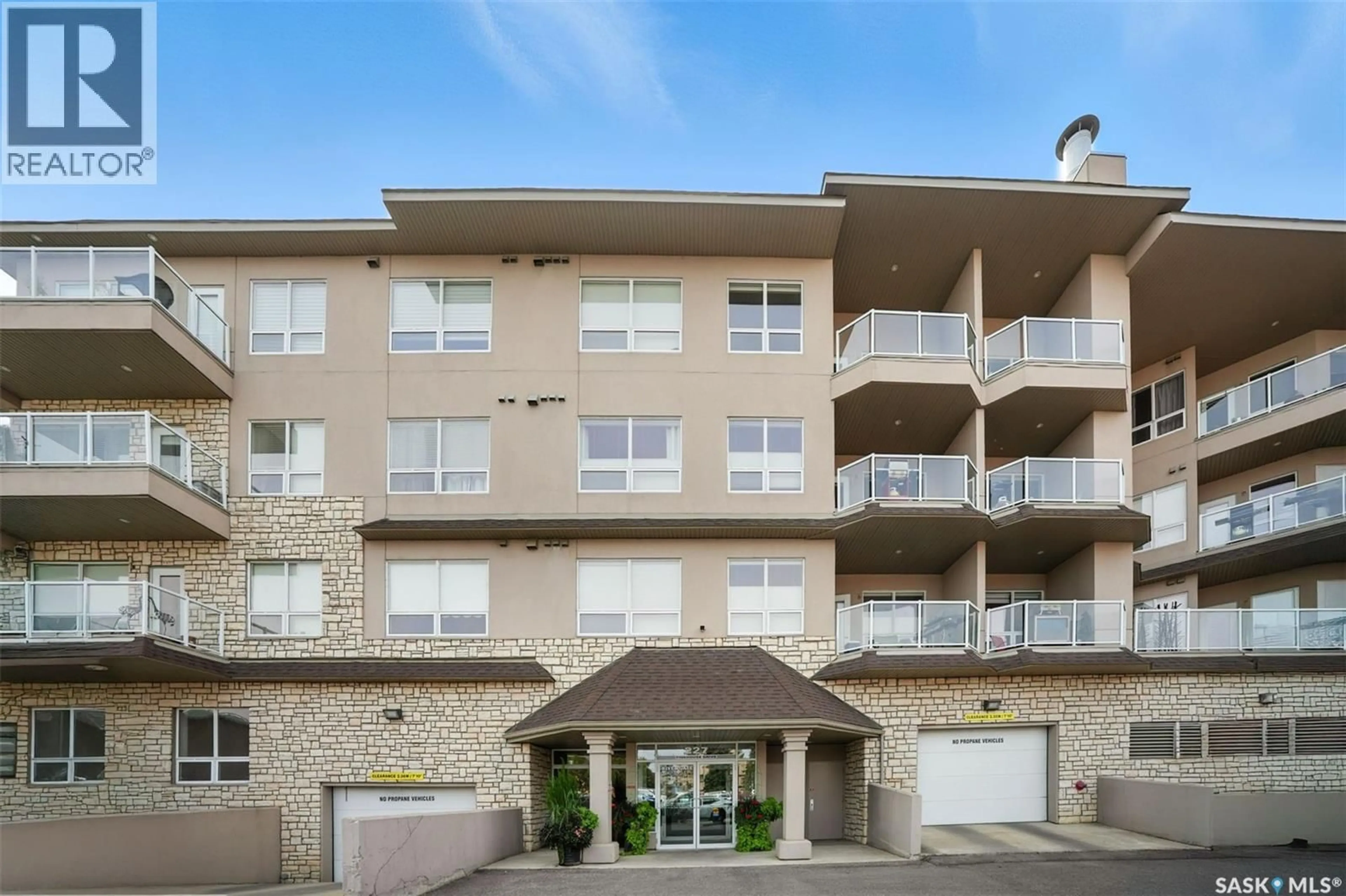 Patio, building for 227 - 305 PINEHOUSE DRIVE, Saskatoon Saskatchewan S7K6N9