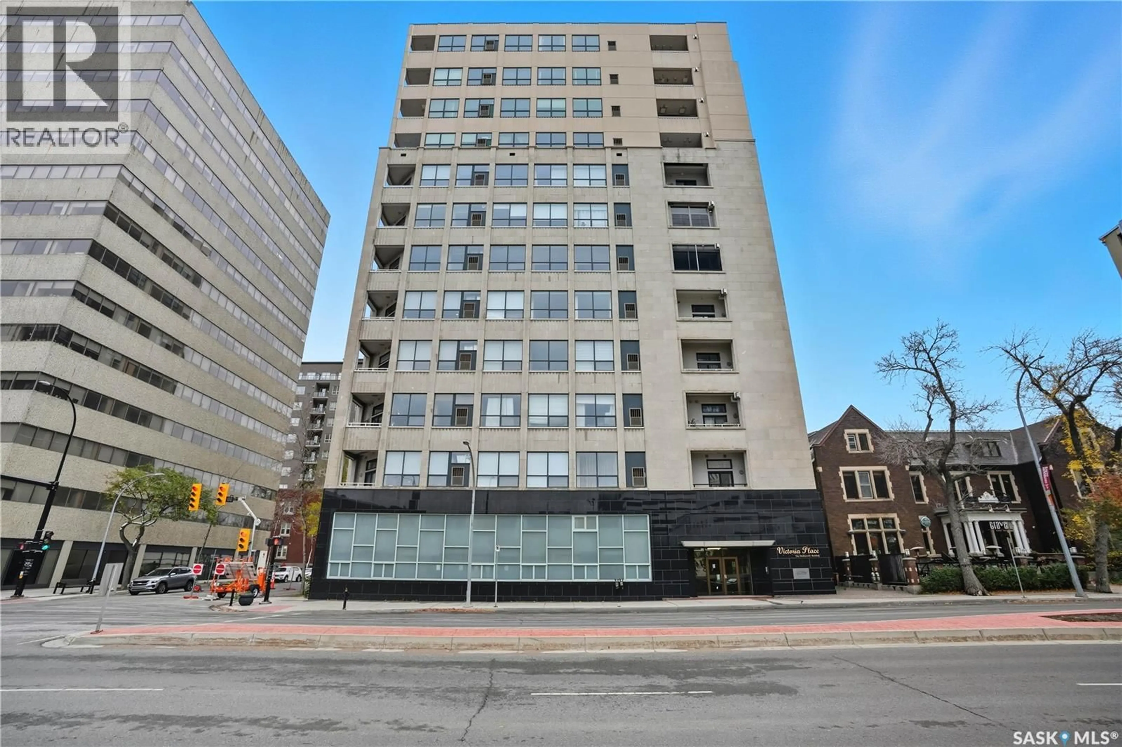 Indoor foyer for 1901 - 201 VICTORIA AVENUE, Regina Saskatchewan S4P3R4