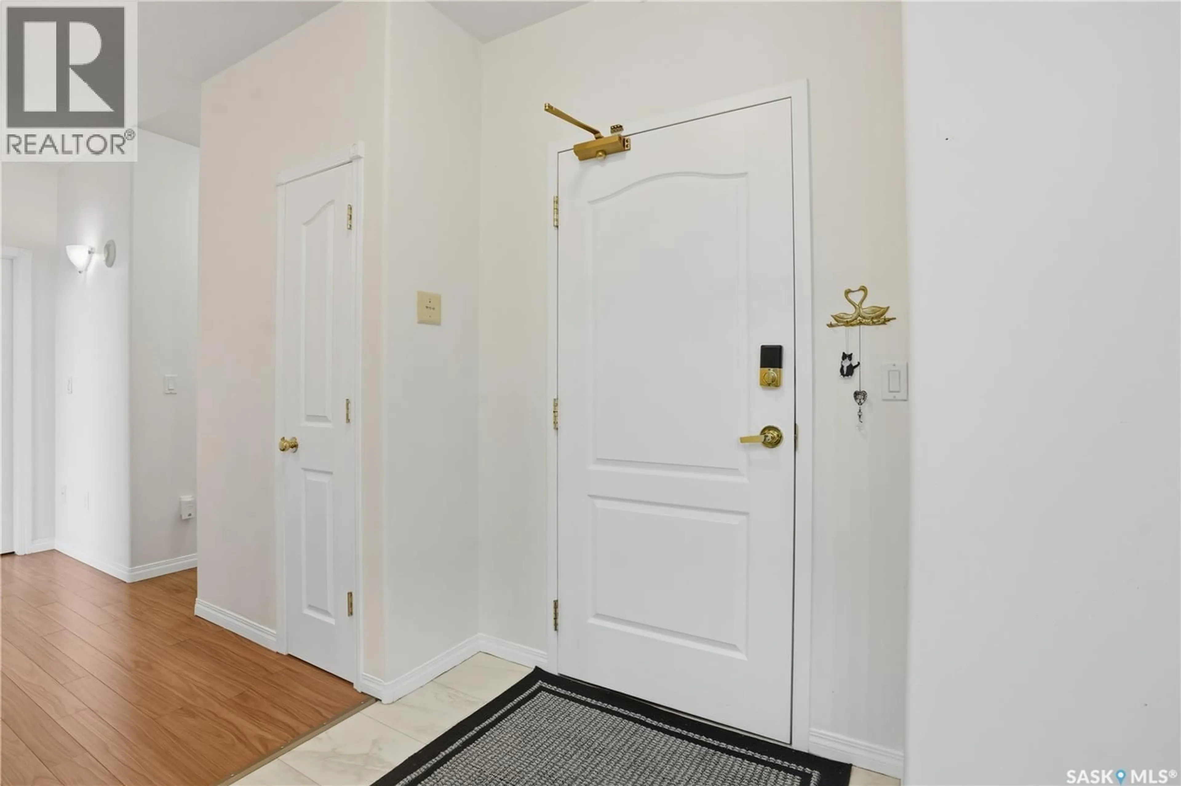 Indoor entryway for 1901 - 201 VICTORIA AVENUE, Regina Saskatchewan S4P3R4