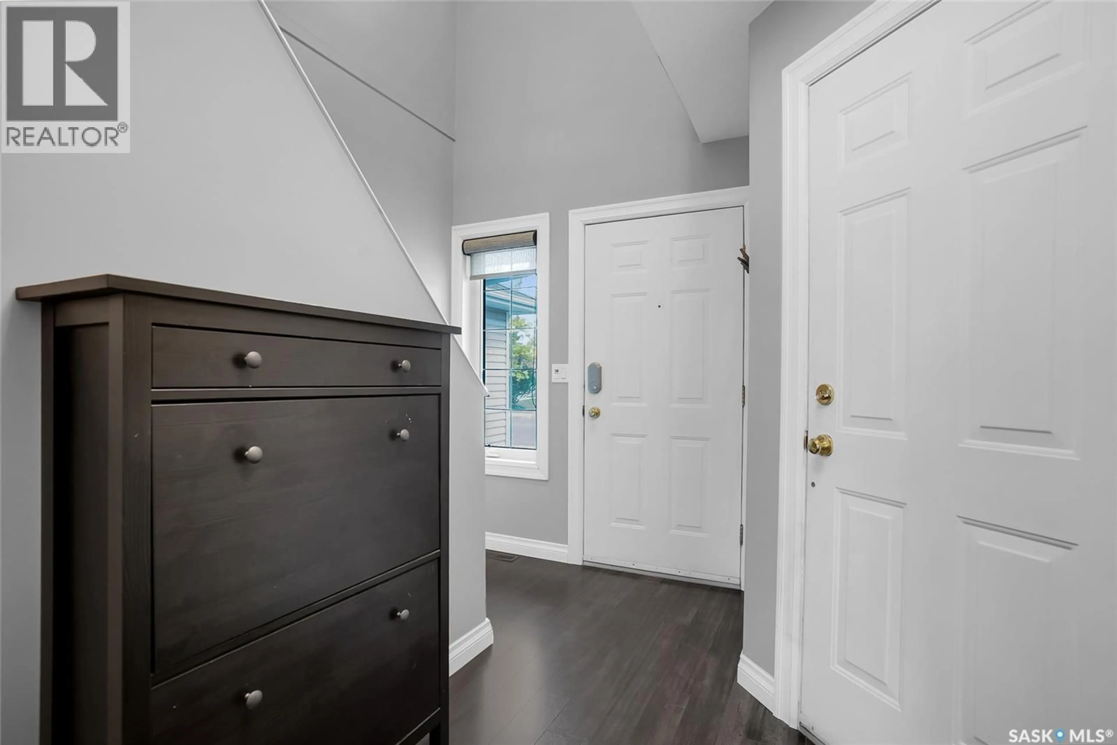 Indoor entryway for 32 327 BERINI DRIVE, Saskatoon Saskatchewan S7N4M7