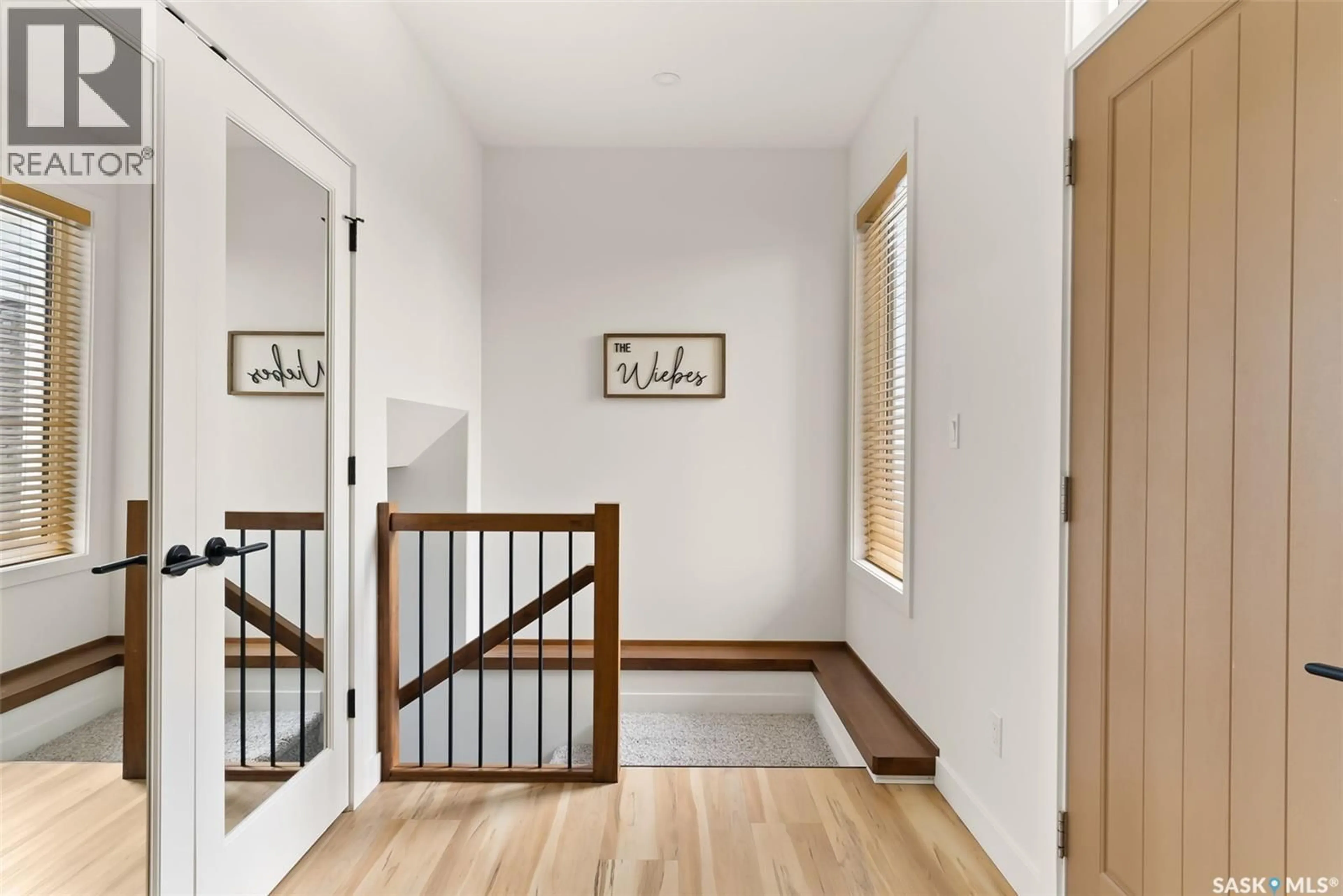 Indoor entryway for 3304 CROSBIE CRESCENT, Regina Saskatchewan S4V3S4