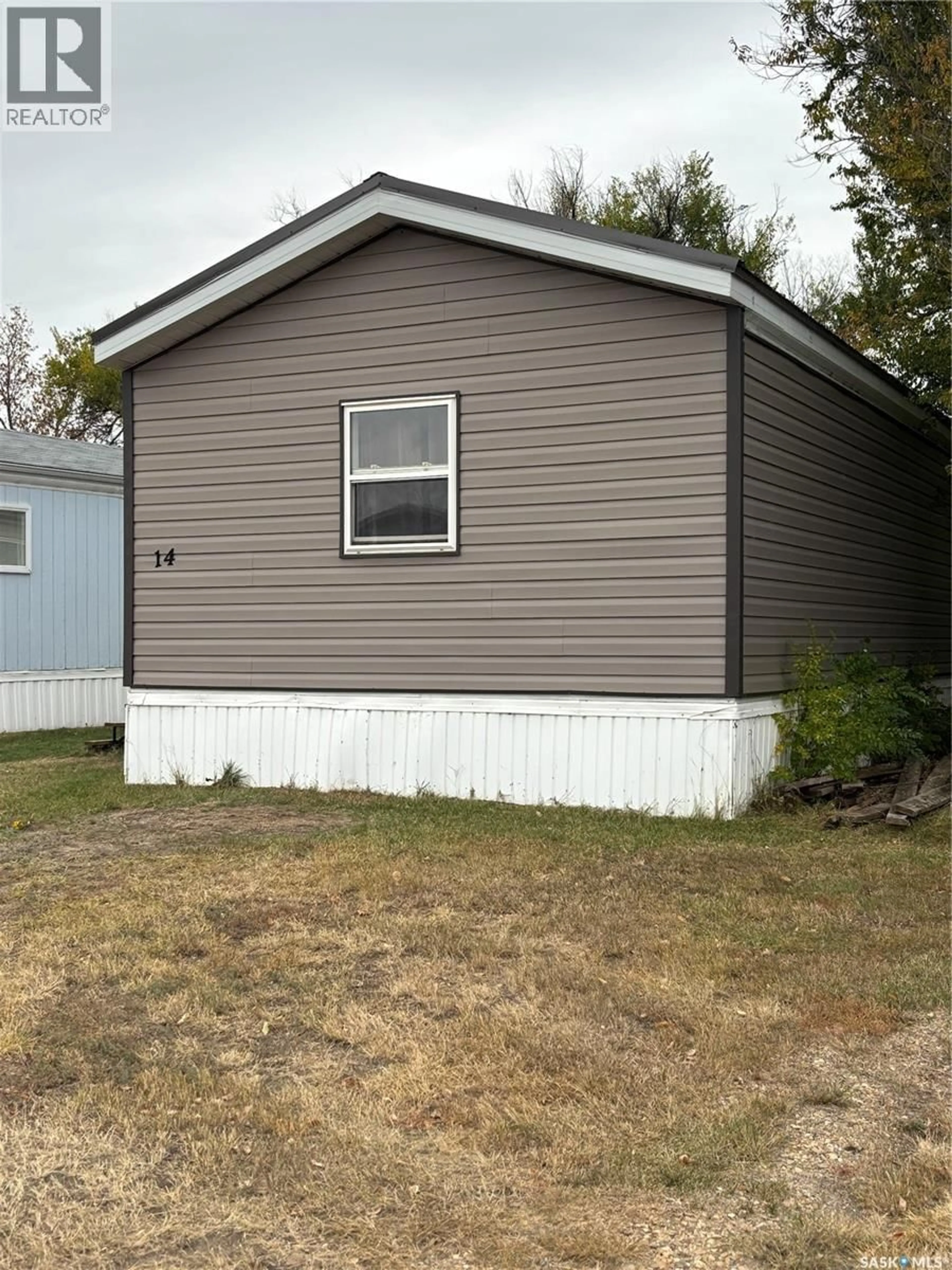 Home with vinyl exterior material, street for 14 CYPRESS MOBILE HOME PARK, Maple Creek Saskatchewan S0N1N0