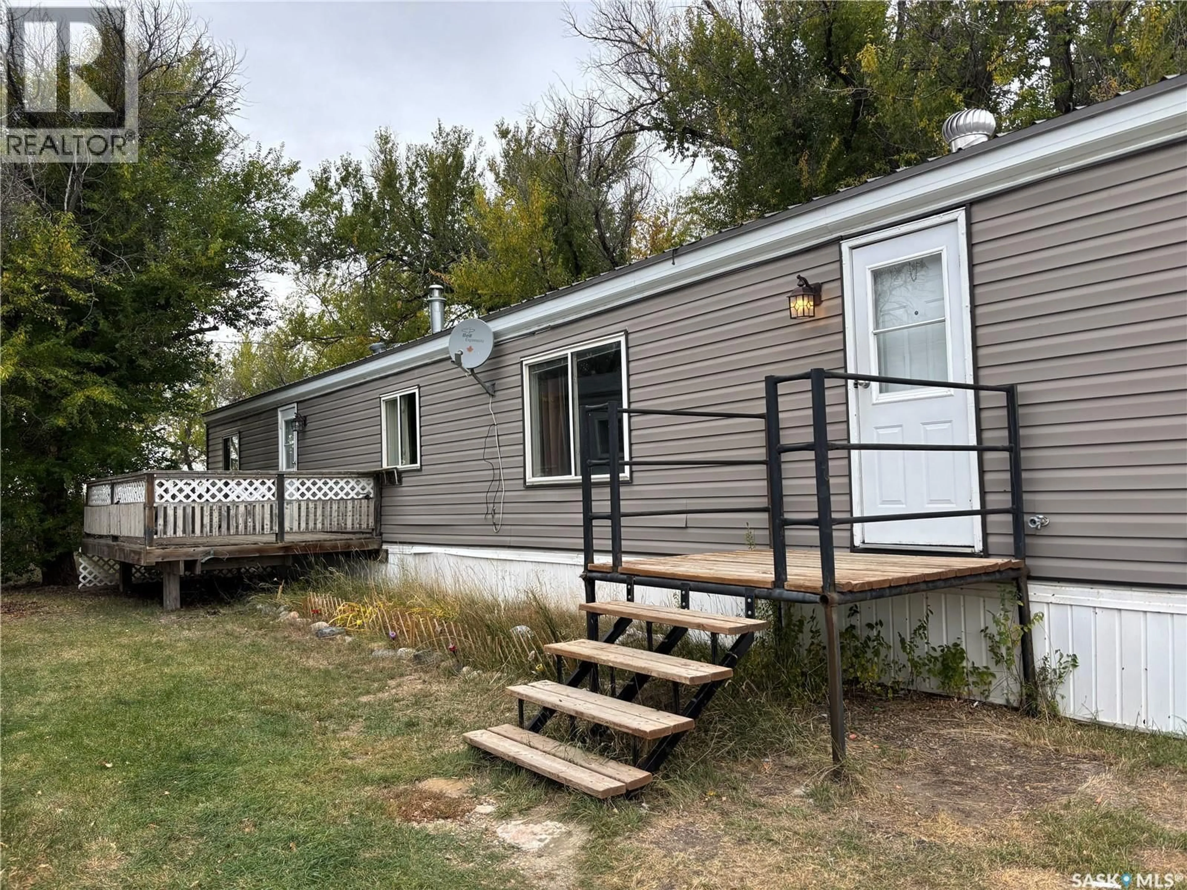 Home with vinyl exterior material, street for 14 CYPRESS MOBILE HOME PARK, Maple Creek Saskatchewan S0N1N0
