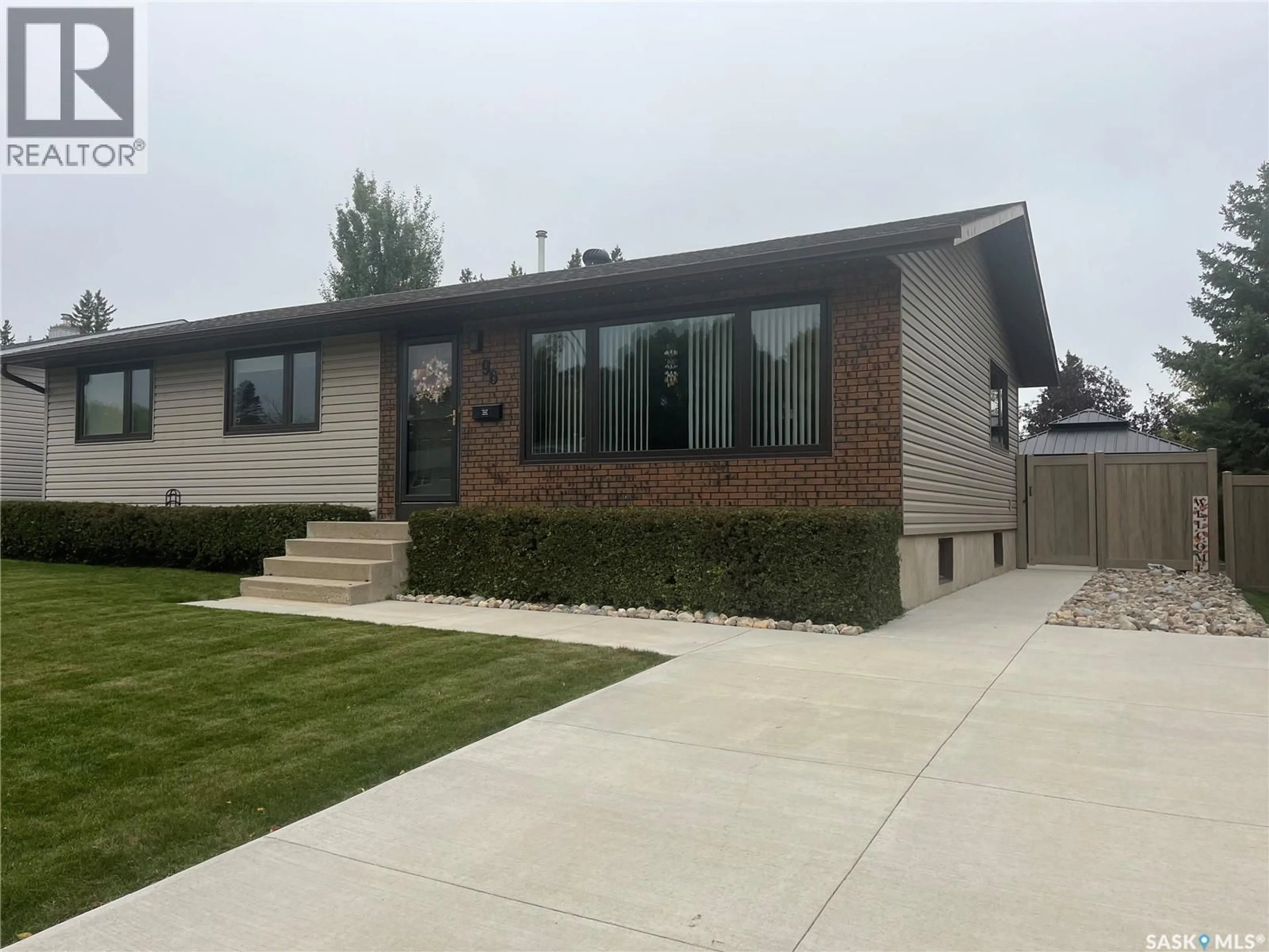 Home with vinyl exterior material, street for 96 DALEWOOD CRESCENT, Yorkton Saskatchewan S3N2P7