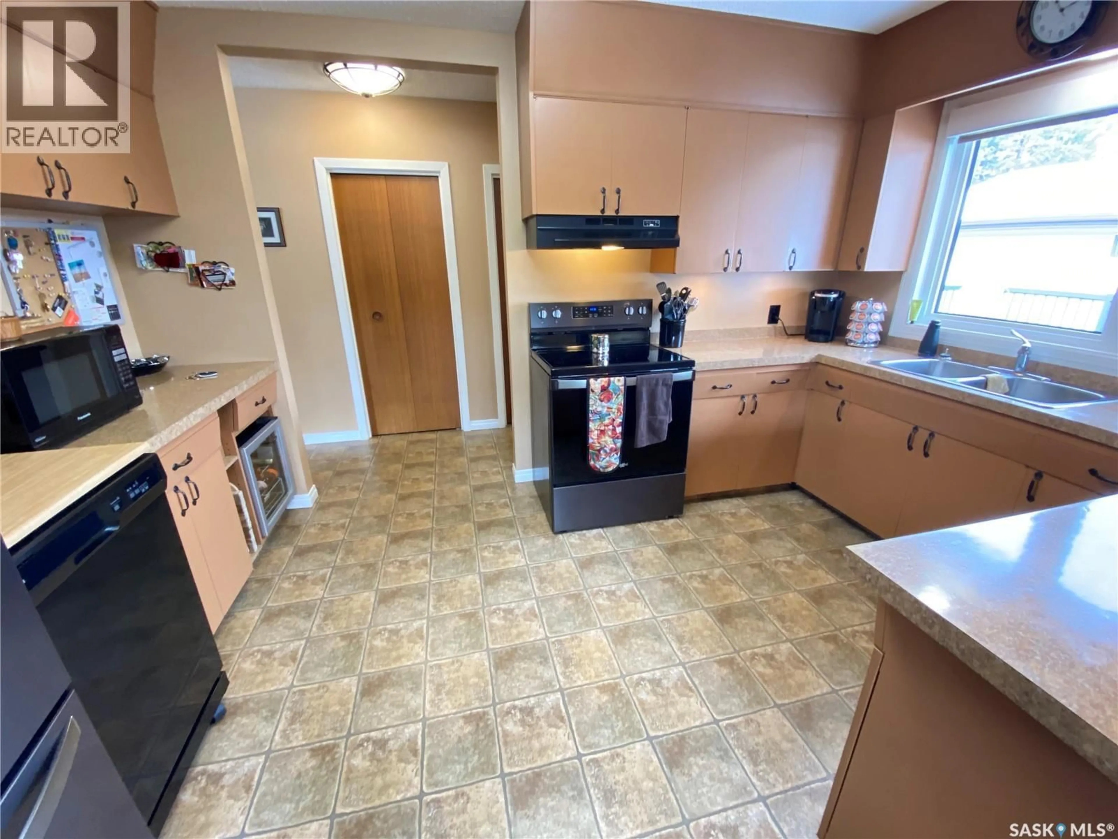 Standard kitchen, ceramic/tile floor for 96 DALEWOOD CRESCENT, Yorkton Saskatchewan S3N2P7