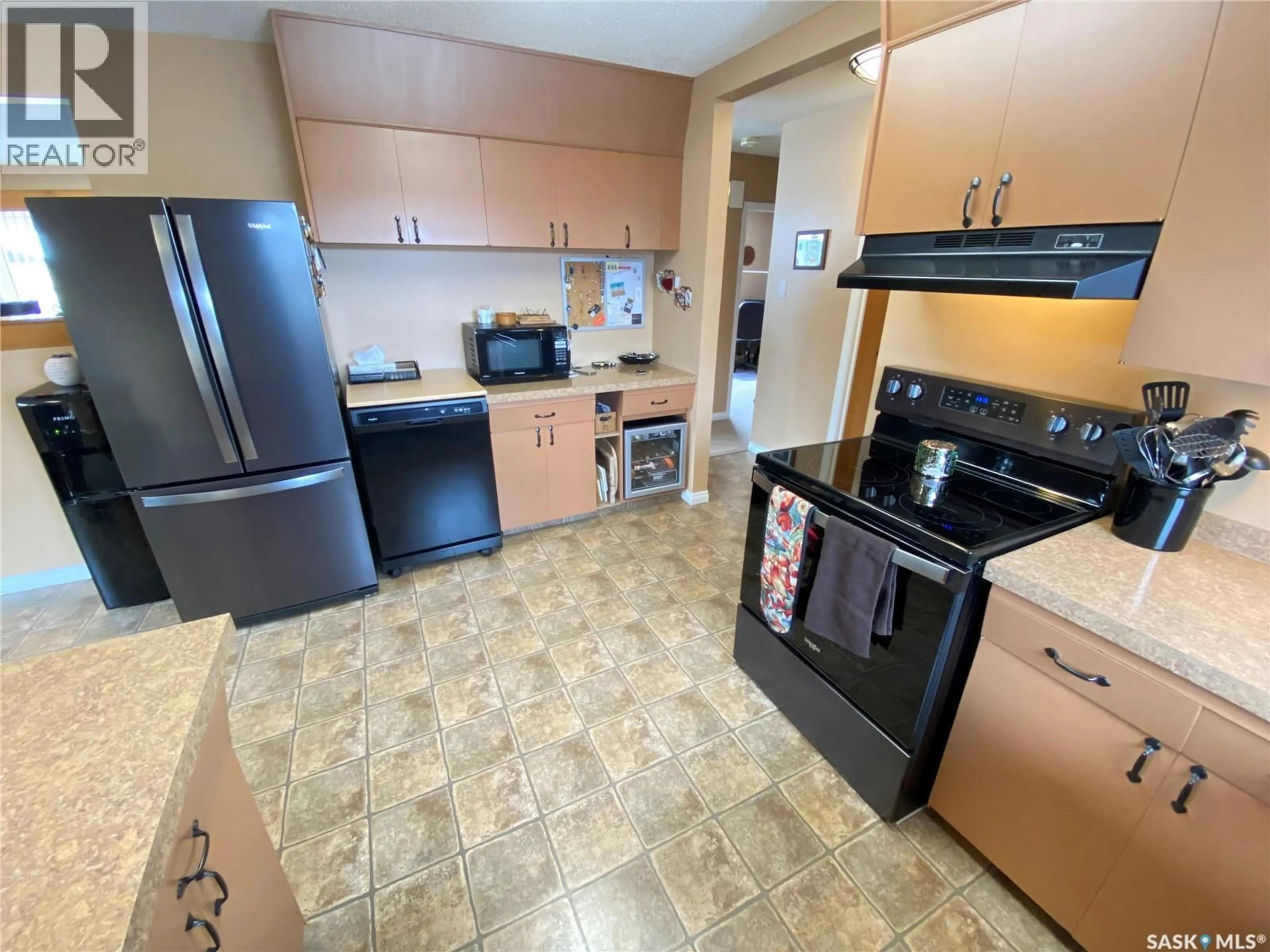 Standard kitchen, unknown for 96 DALEWOOD CRESCENT, Yorkton Saskatchewan S3N2P7
