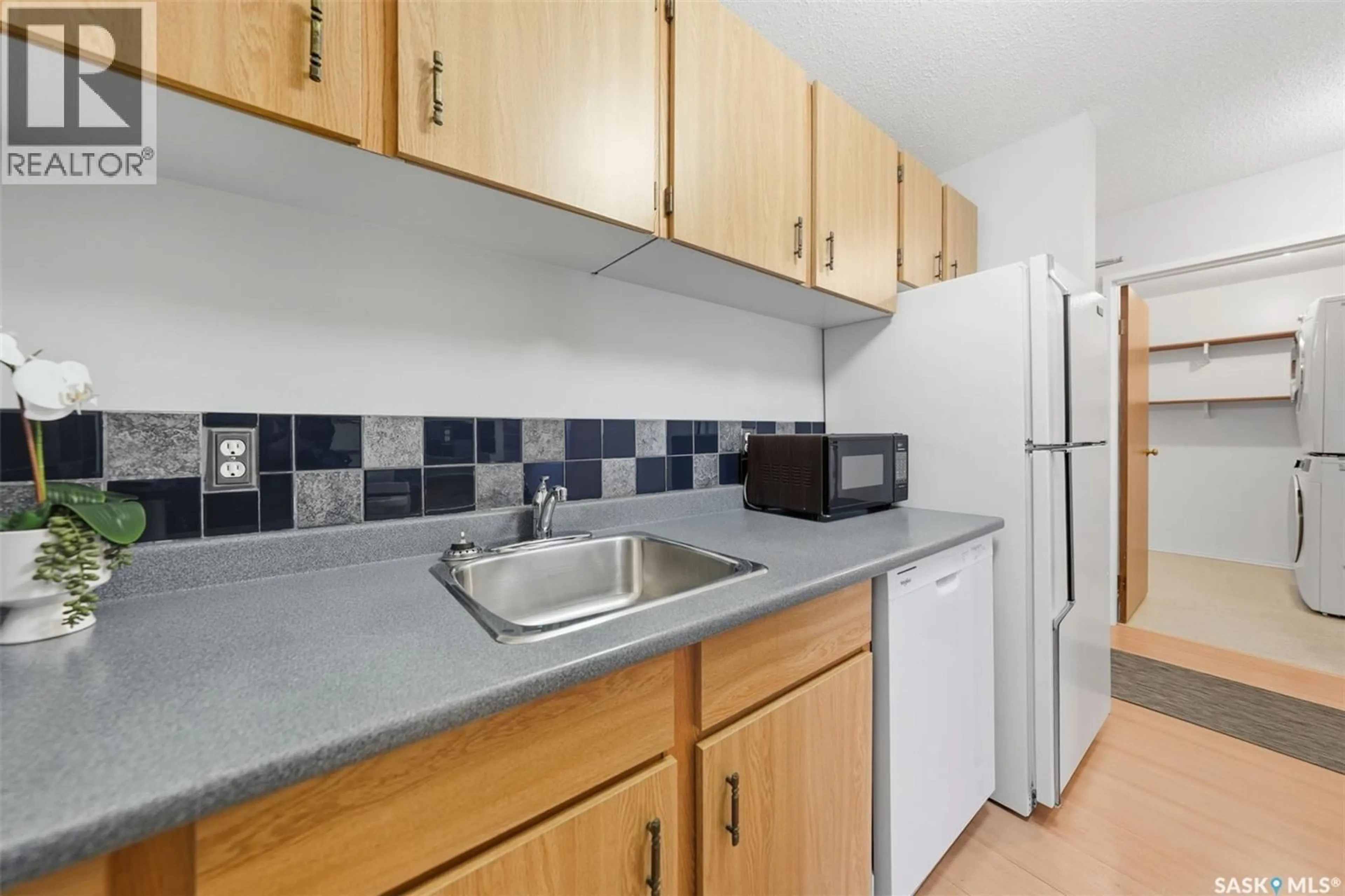 Standard kitchen, unknown for 1034 425 115TH STREET, Saskatoon Saskatchewan S7N2E5