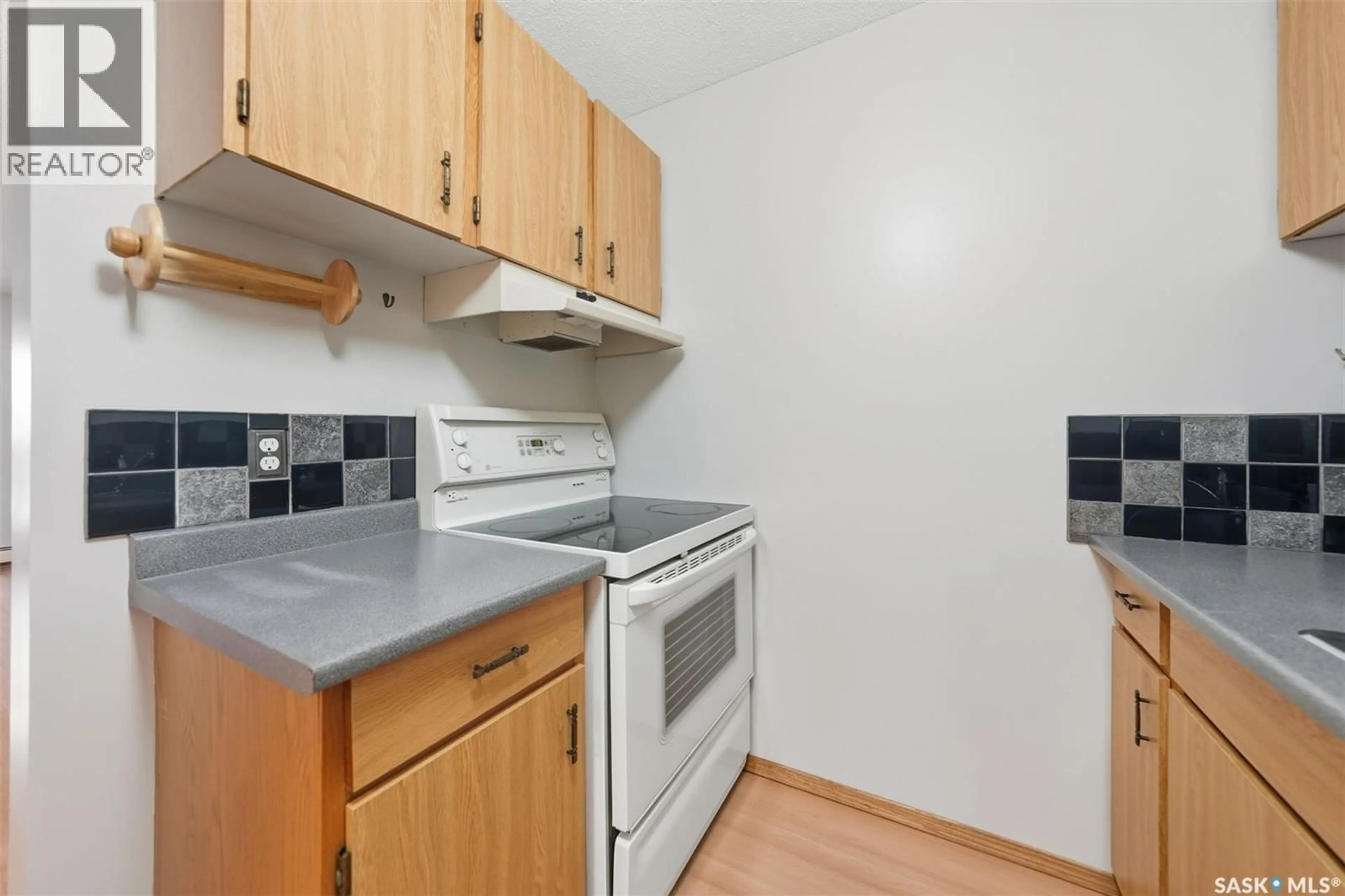Standard kitchen, unknown for 1034 425 115TH STREET, Saskatoon Saskatchewan S7N2E5