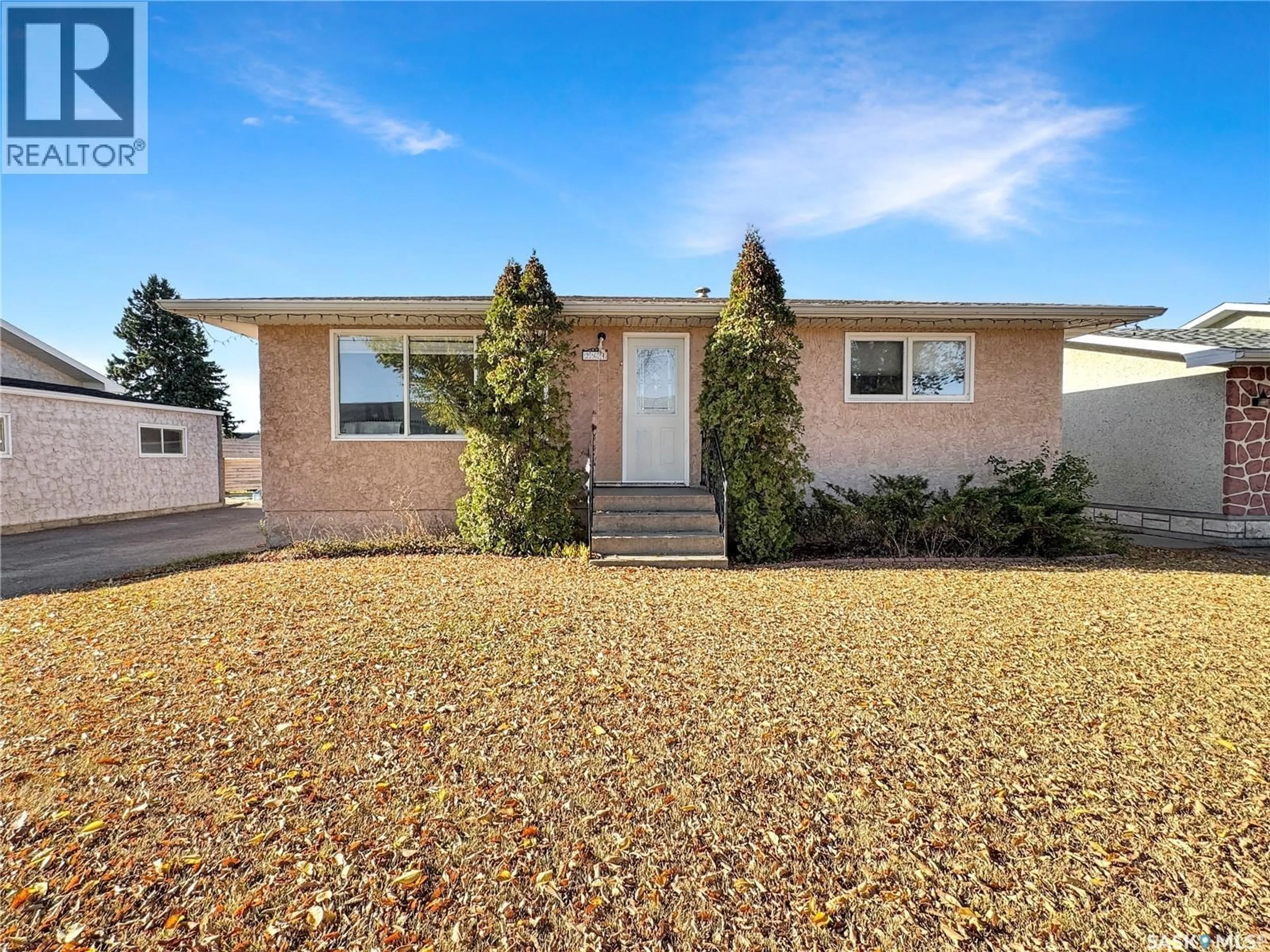 Home with vinyl exterior material, street for 264 7TH AVENUE, Unity Saskatchewan S0K4L0