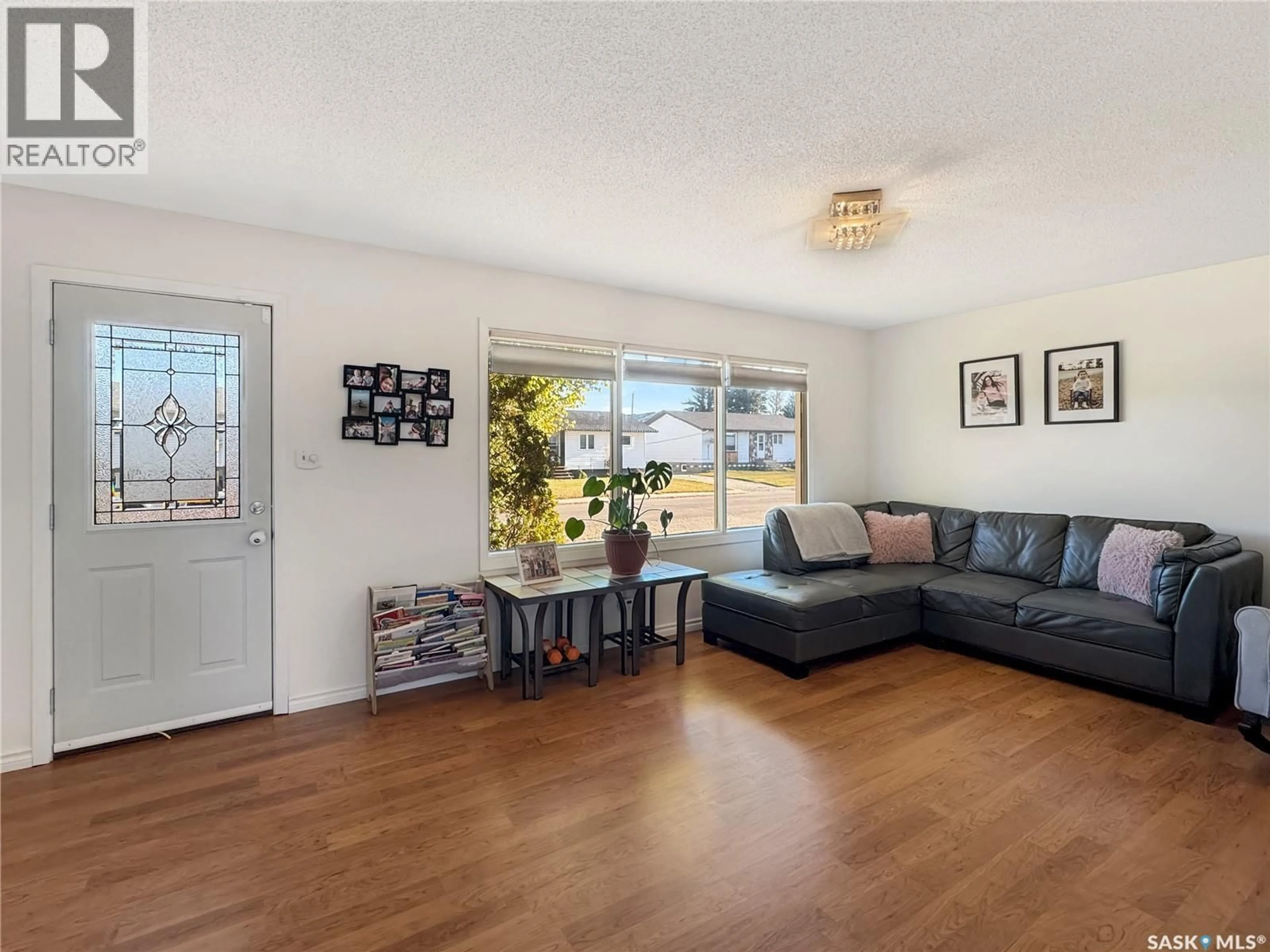 Living room with furniture, unknown for 264 7TH AVENUE, Unity Saskatchewan S0K4L0