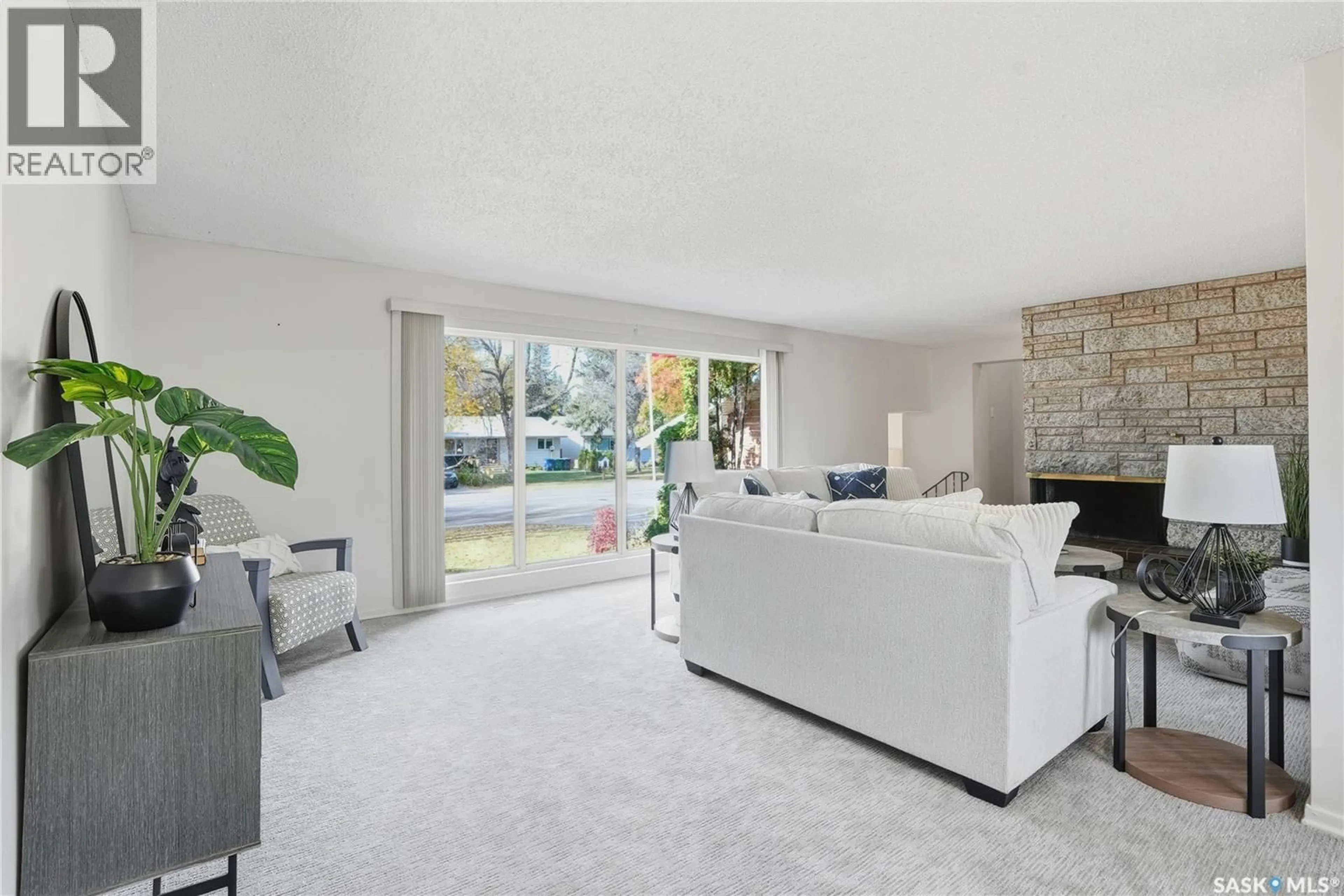 Living room with furniture, unknown for 1333 ARLINGTON AVENUE, Saskatoon Saskatchewan S7H2Y1