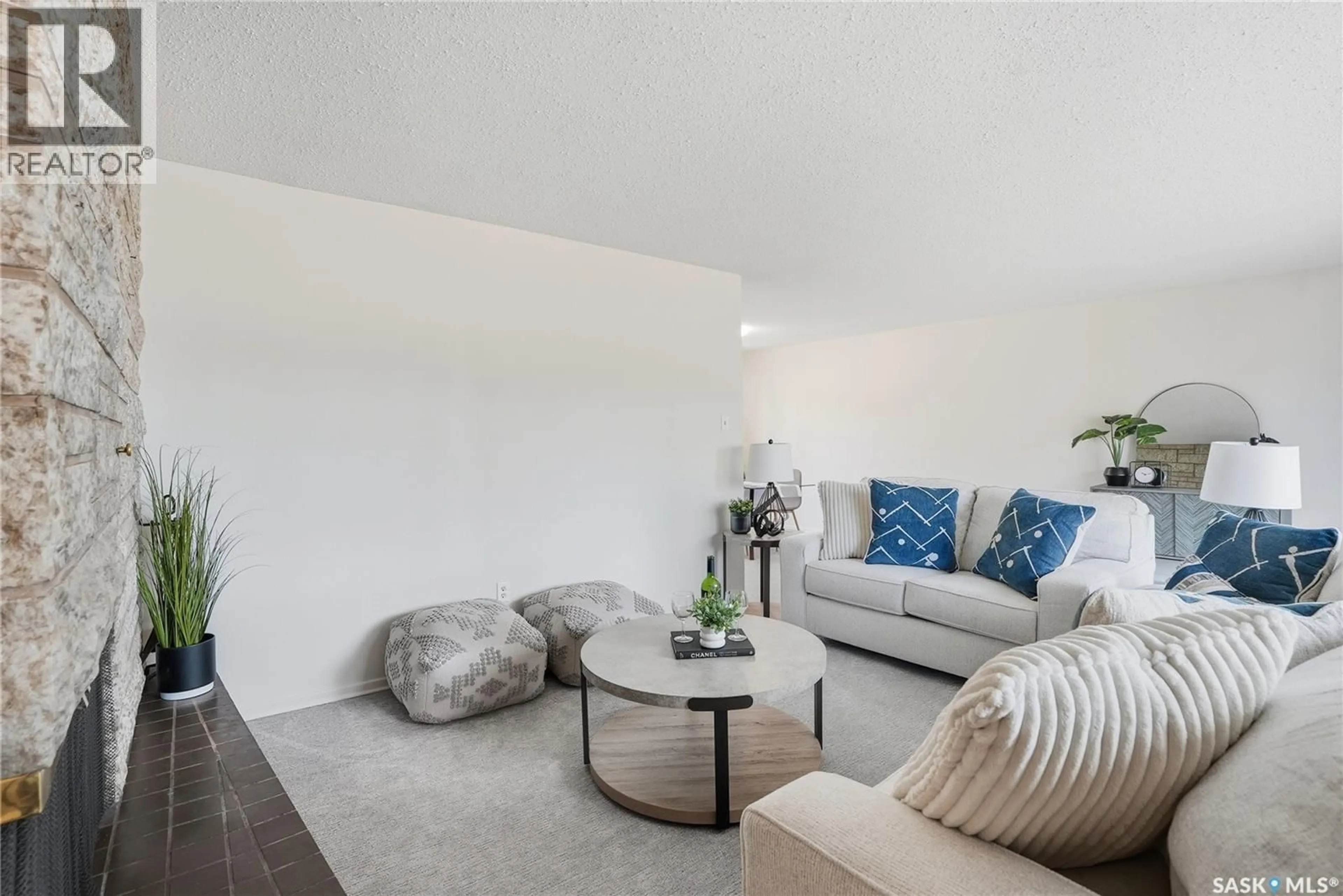 Living room with furniture, unknown for 1333 ARLINGTON AVENUE, Saskatoon Saskatchewan S7H2Y1