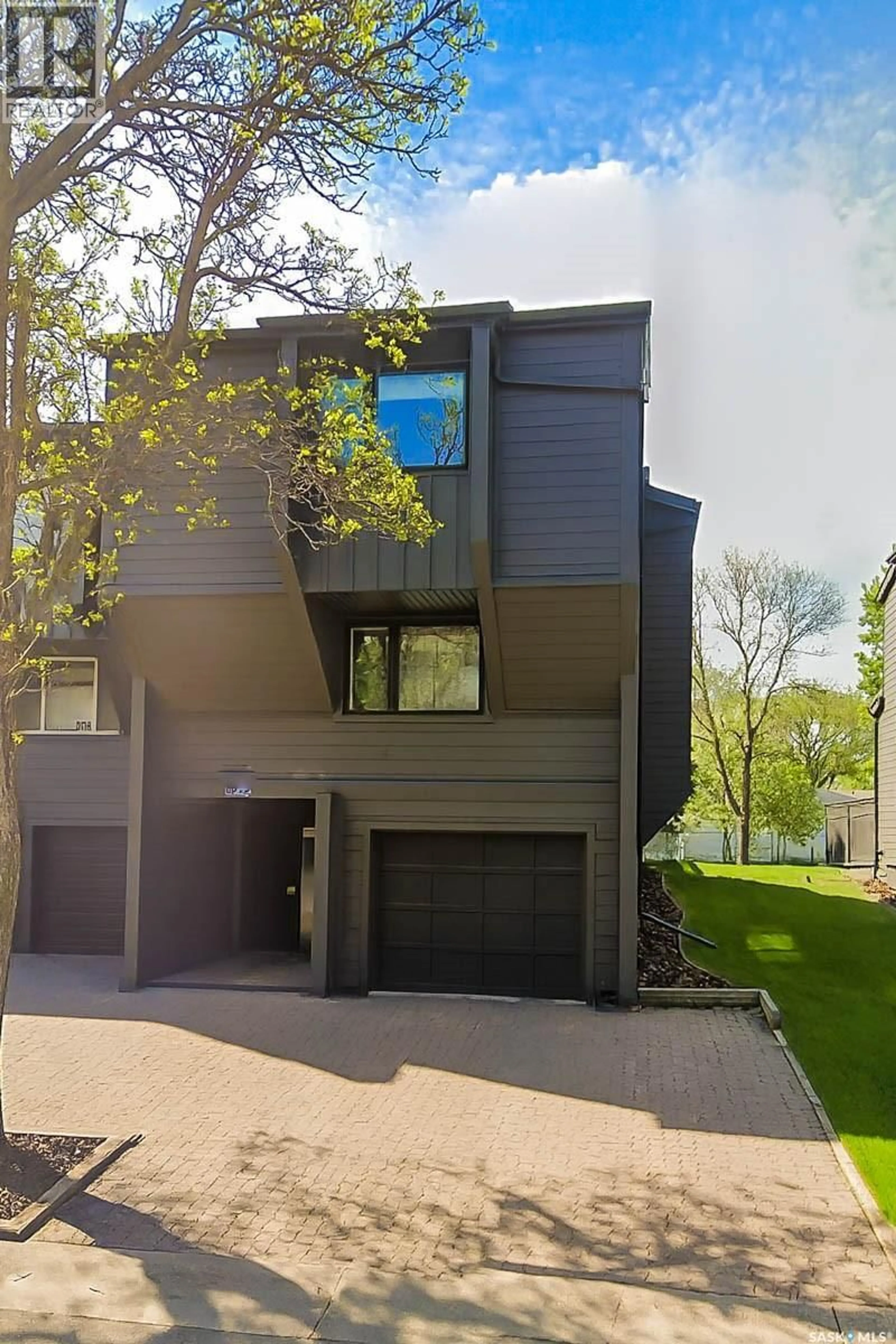 Home with vinyl exterior material, street for 35 QUINCY DRIVE, Regina Saskatchewan S4S6L6