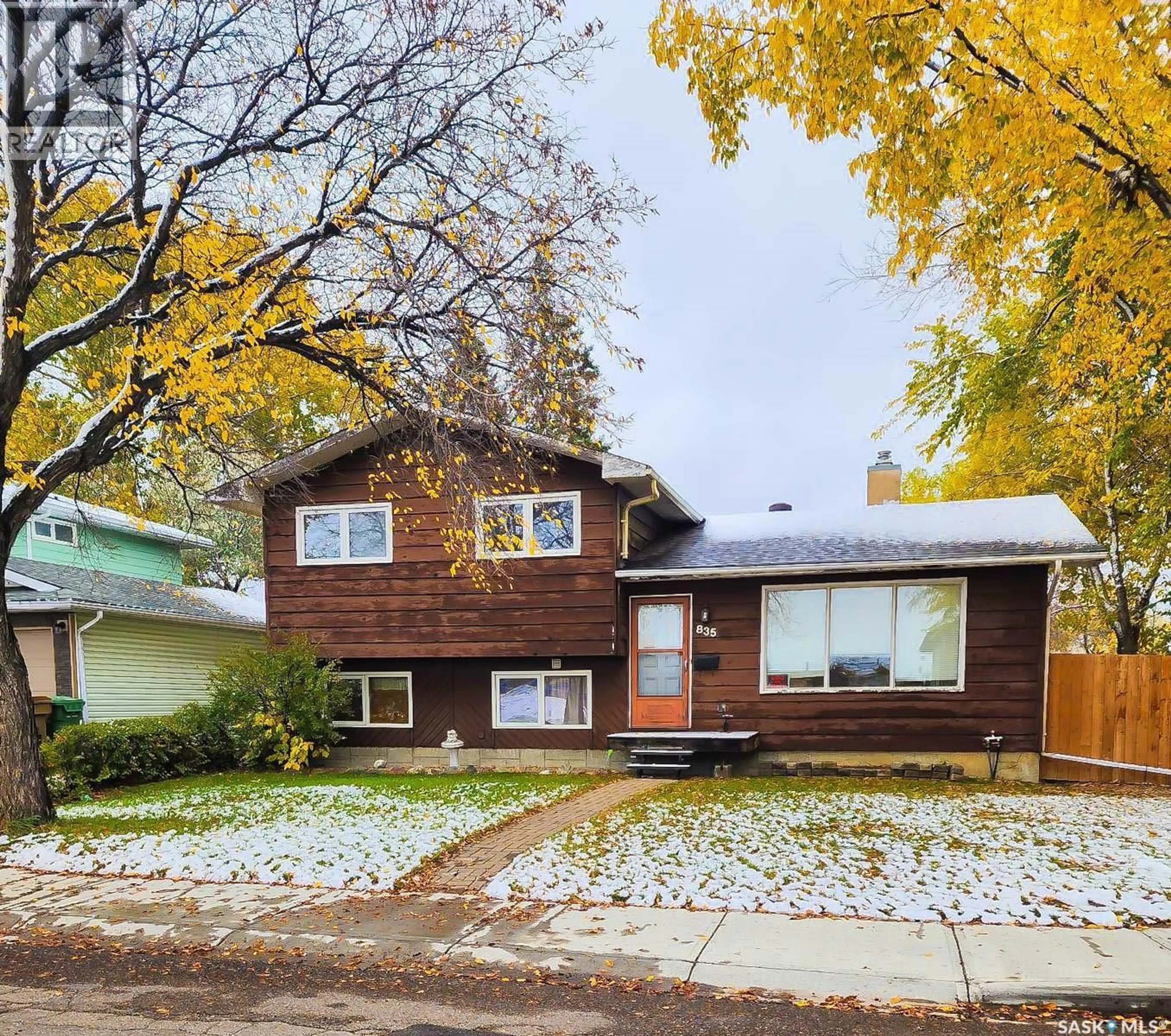 Home with vinyl exterior material, street for 835 BATTEL STREET, Regina Saskatchewan S4X1Y4