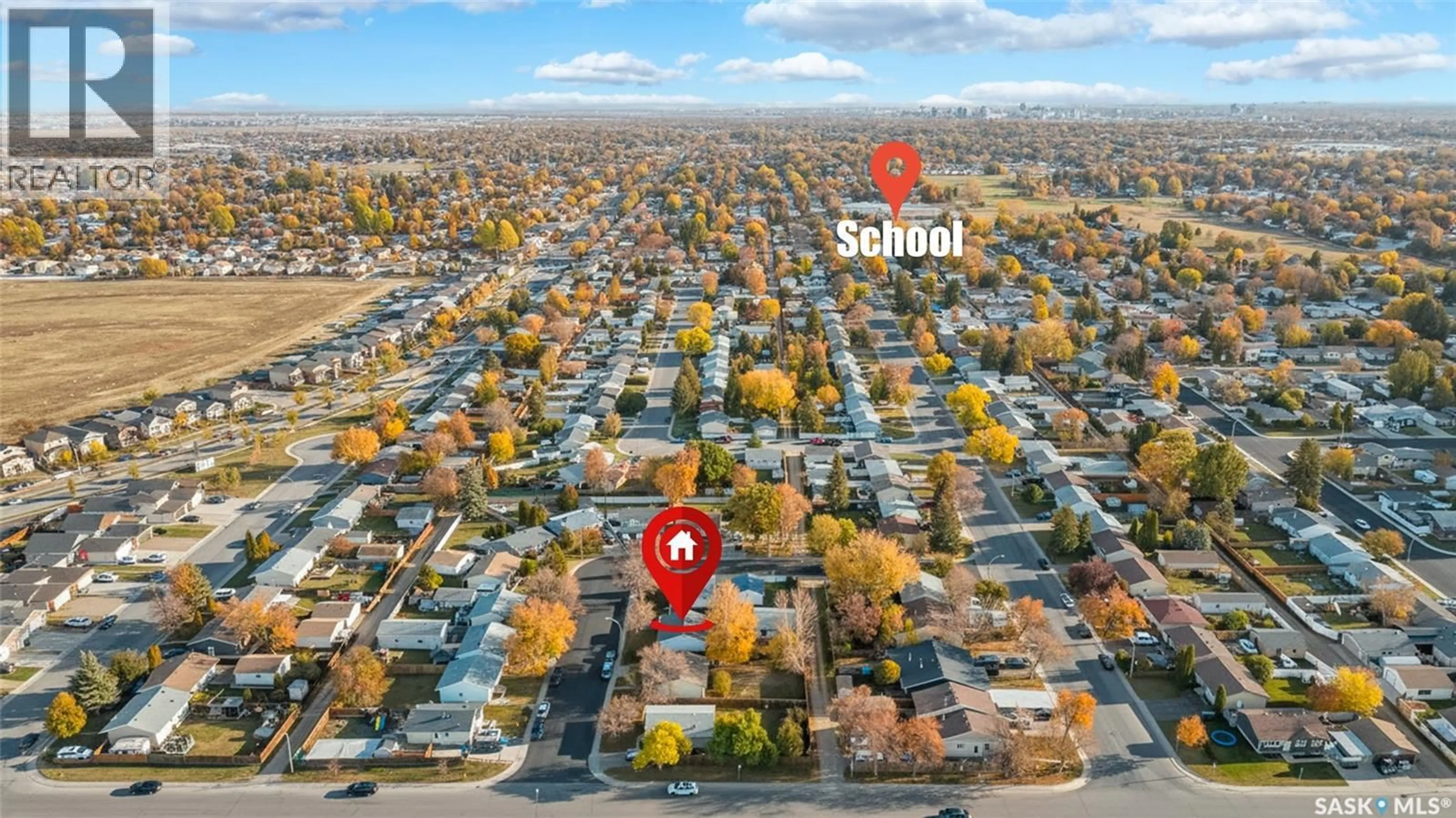 A pic from outside/outdoor area/front of a property/back of a property/a pic from drone, street for 35 BERNARD CRESCENT, Saskatoon Saskatchewan S7L5L6