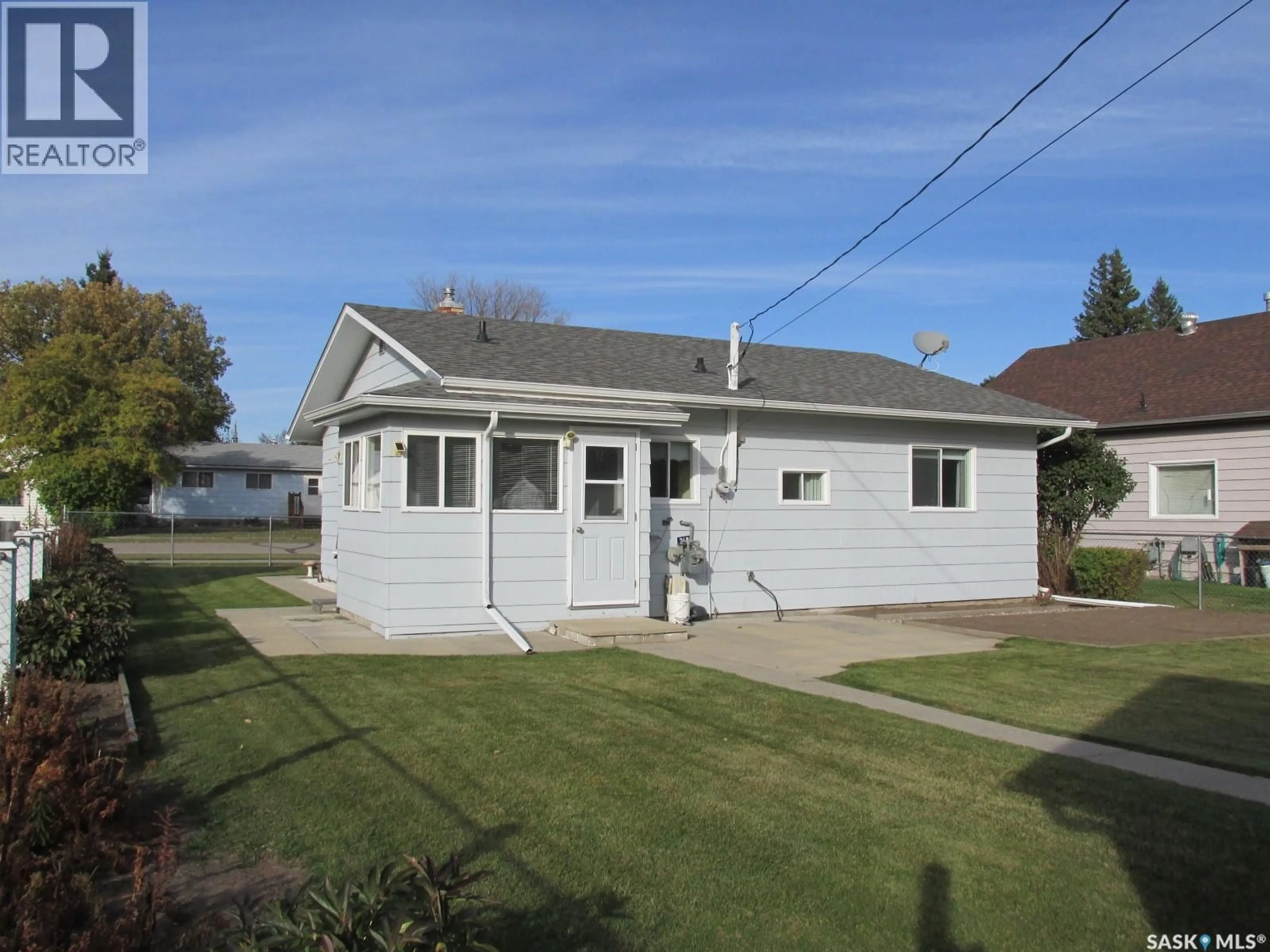 Home with vinyl exterior material, street for 318 6TH AVENUE, Nipawin Saskatchewan S0E1E0