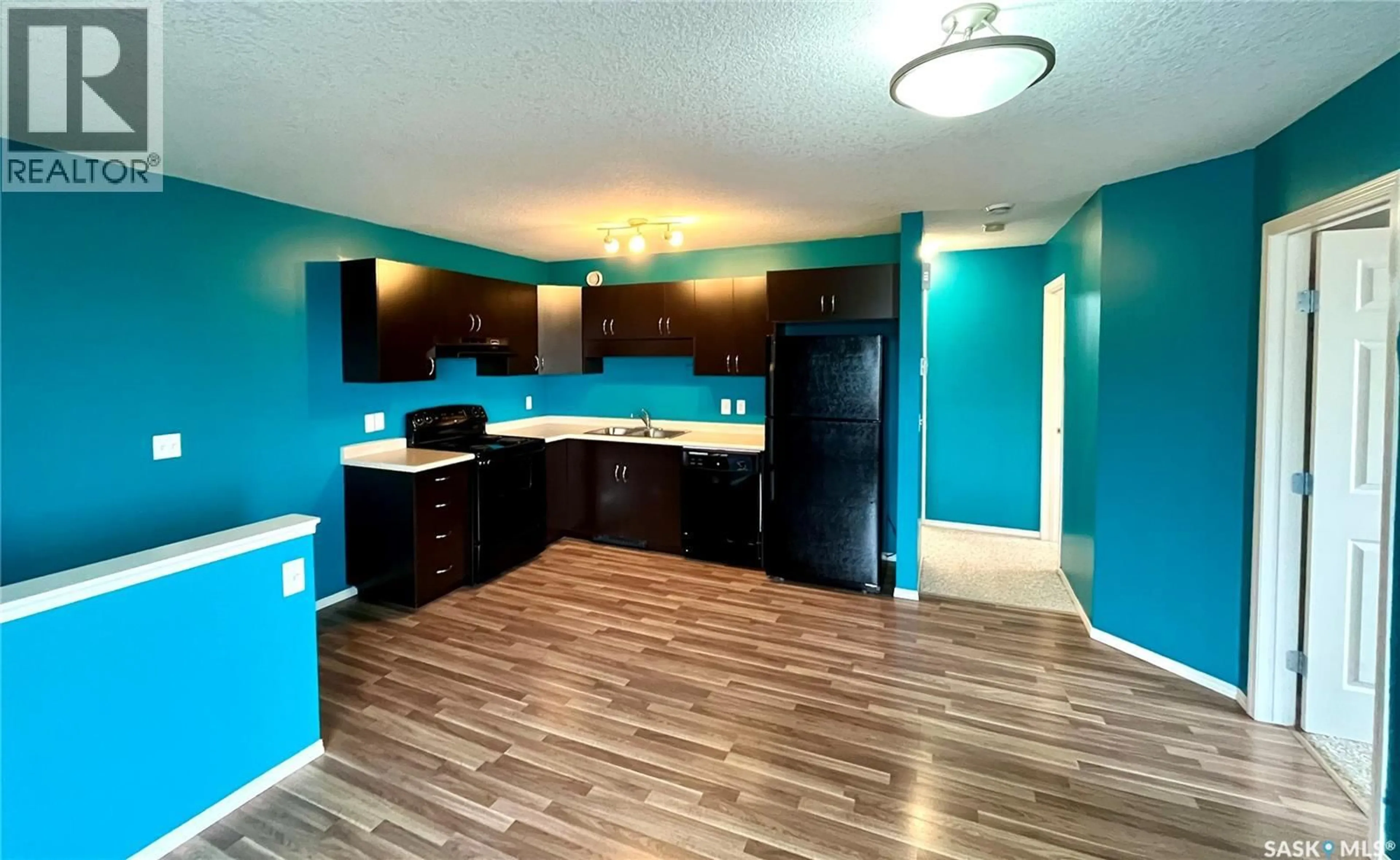 Open concept kitchen, wood/laminate floor for 700 - 521 BATTLEFORD TRAIL, Swift Current Saskatchewan S9H4V9