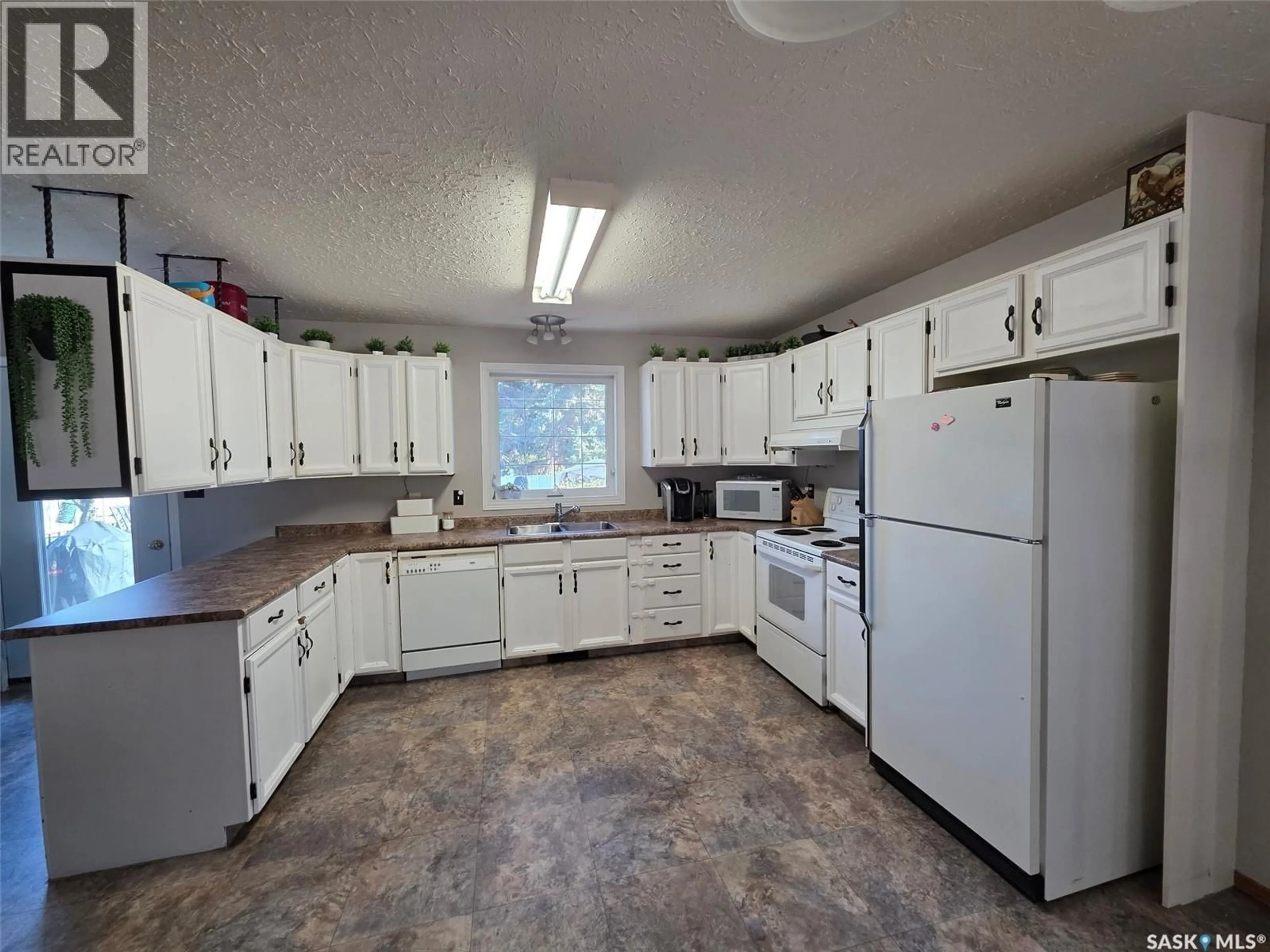 Standard kitchen, unknown for 402 BROAD STREET, Cut Knife Saskatchewan S0M0N0