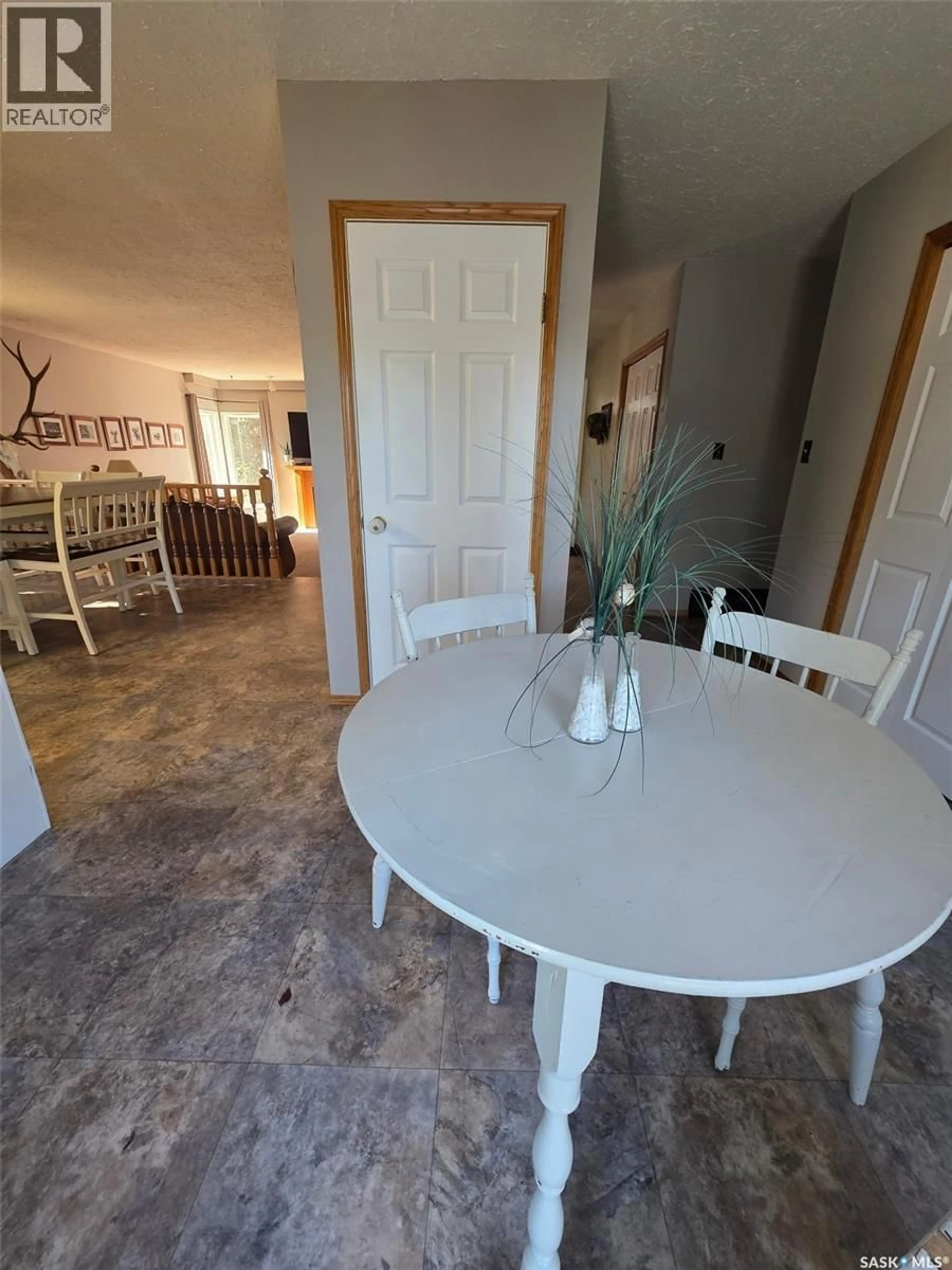 Dining room, unknown for 402 BROAD STREET, Cut Knife Saskatchewan S0M0N0