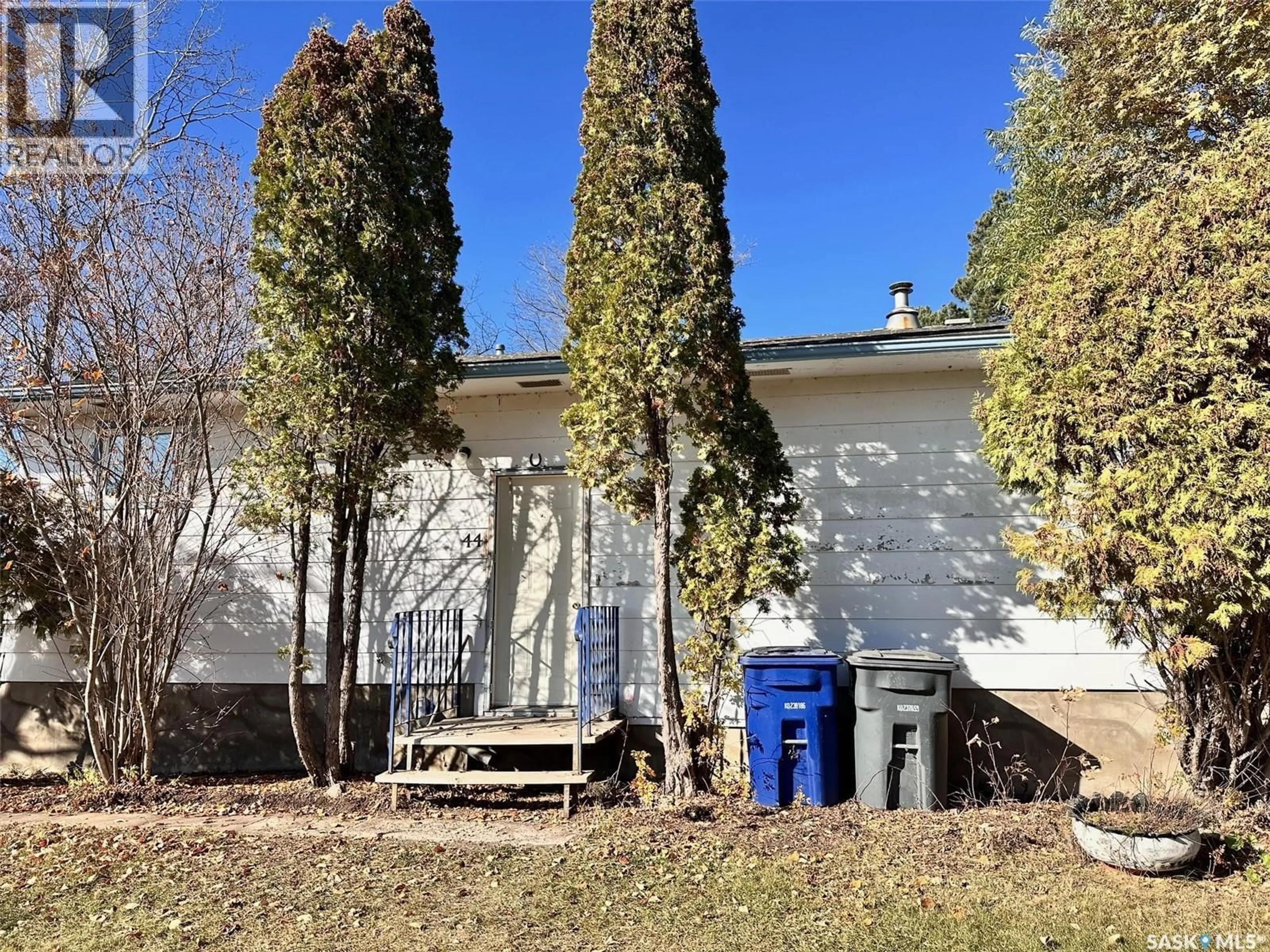 A pic from outside/outdoor area/front of a property/back of a property/a pic from drone, unknown for 441 4TH STREET, Leoville Saskatchewan S0J1N0