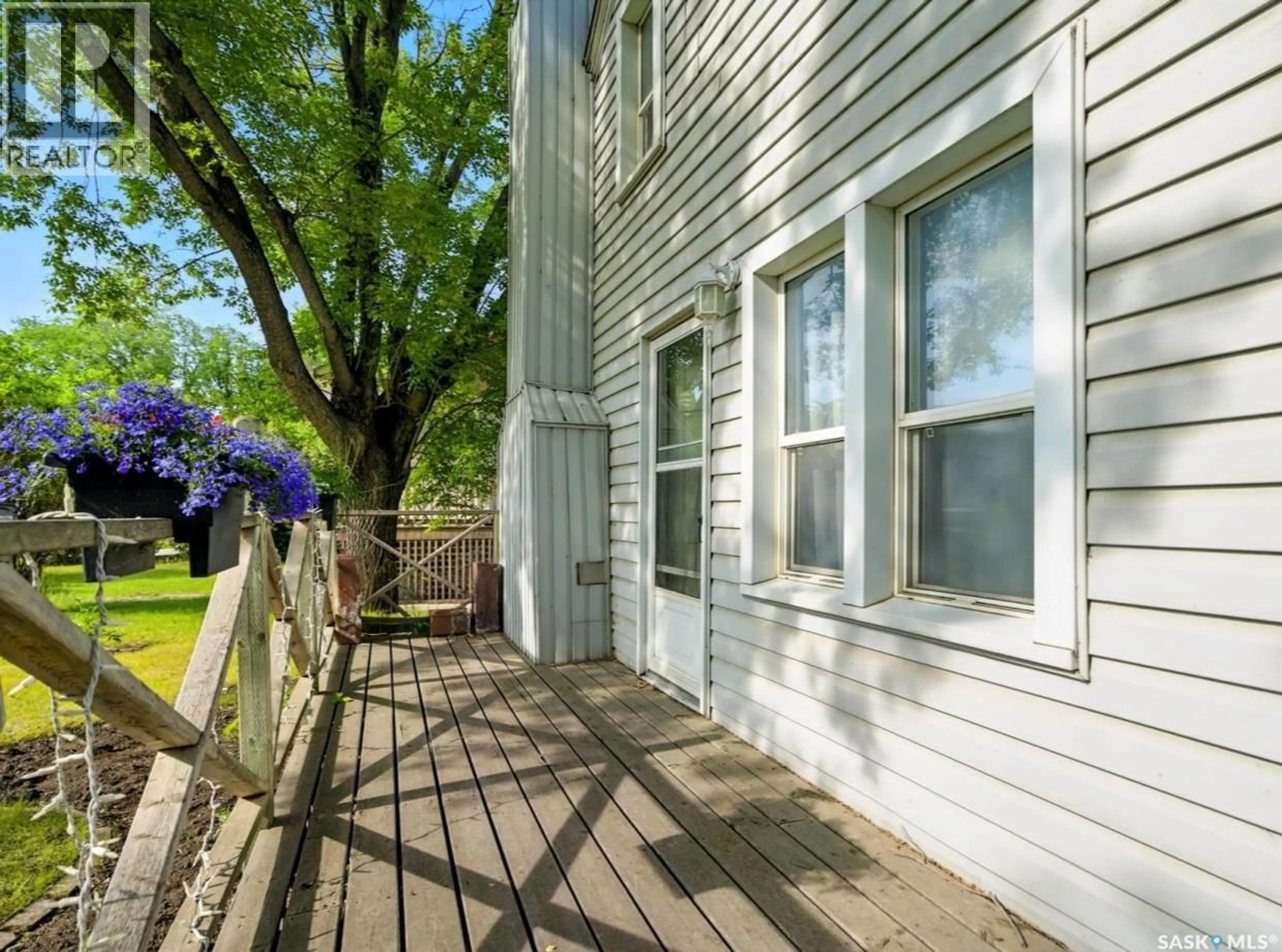 Patio, street for 1408 8TH AVENUE, Saskatoon Saskatchewan S7K2X7