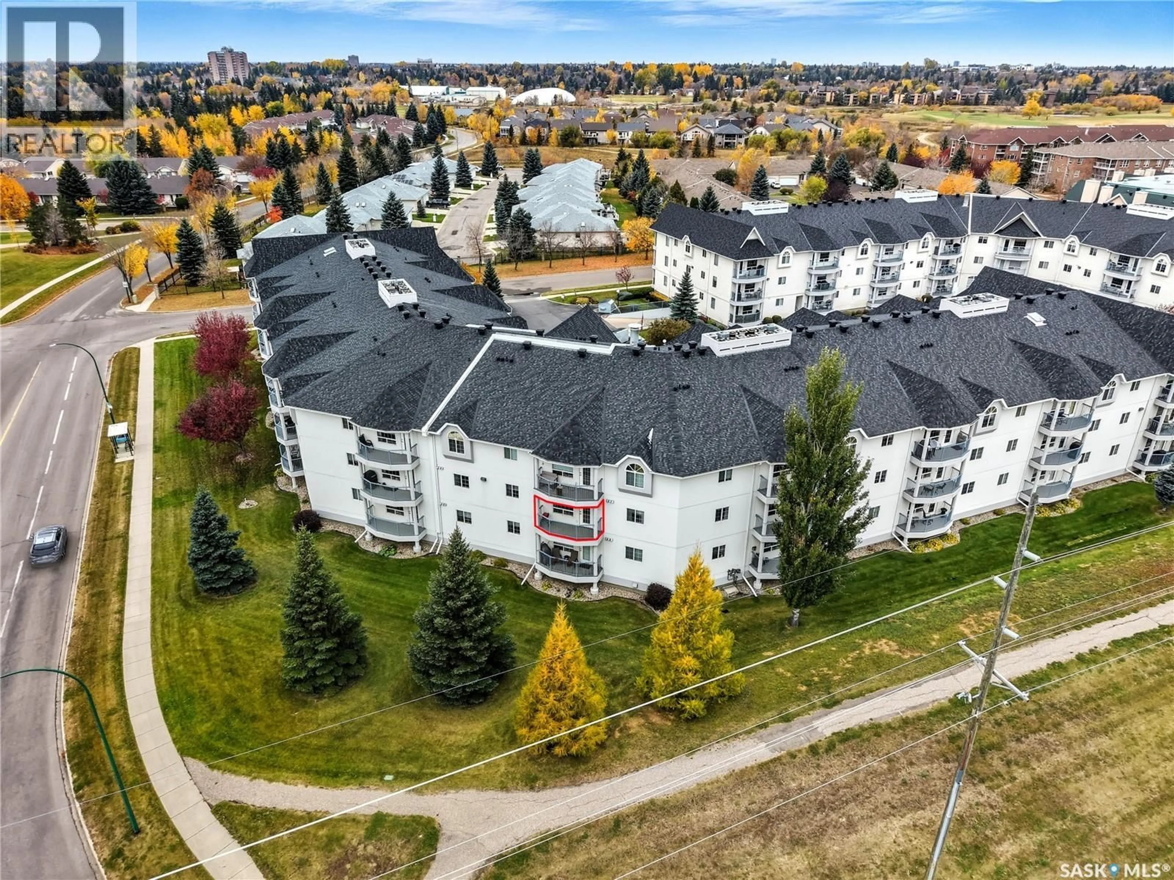 A pic from outside/outdoor area/front of a property/back of a property/a pic from drone, city buildings view from balcony for 210 934 HERITAGE VIEW, Saskatoon Saskatchewan S7H5R9