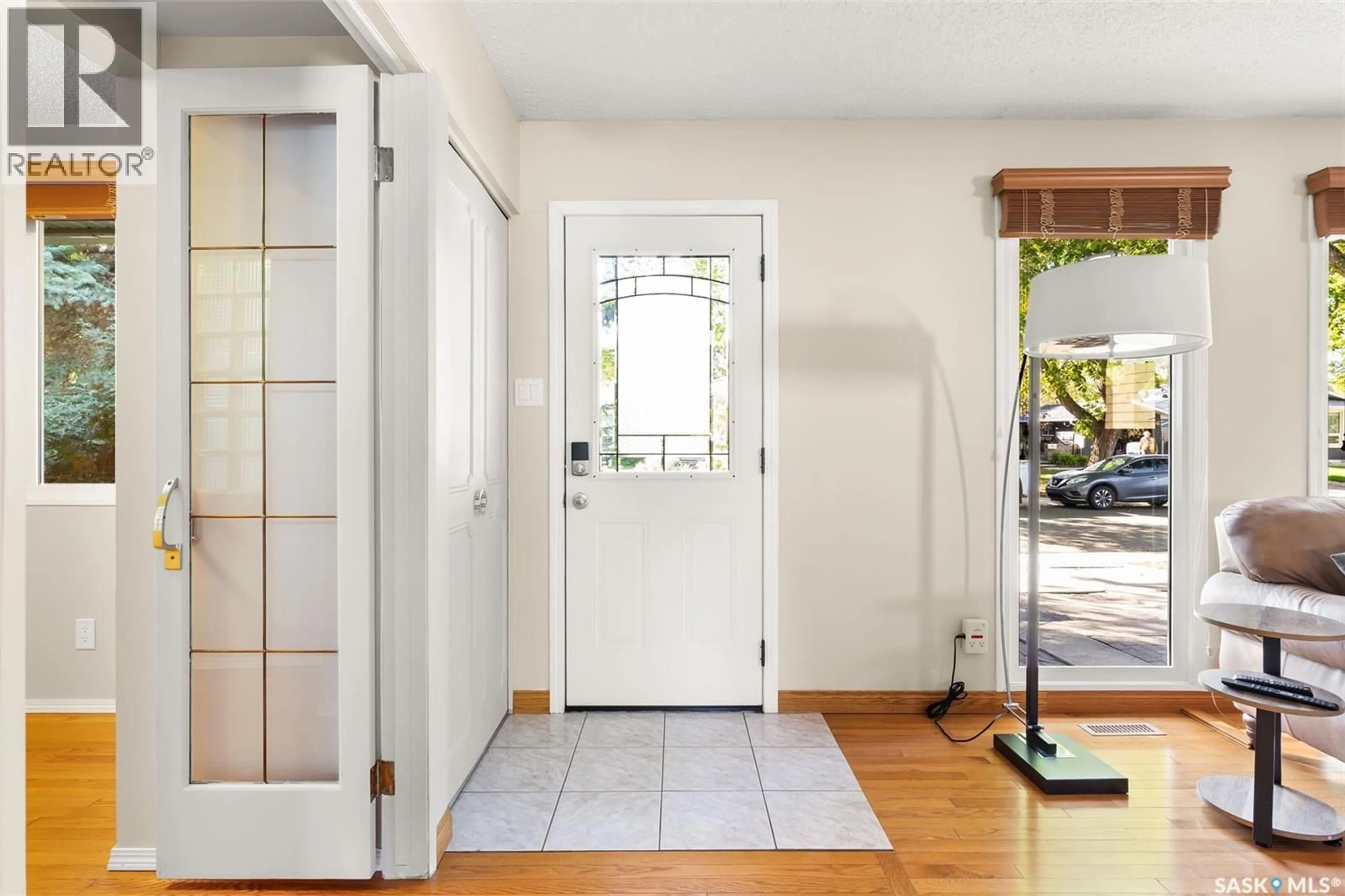 Indoor entryway for 12 JACKSON BAY, Regina Saskatchewan S4R6Y8