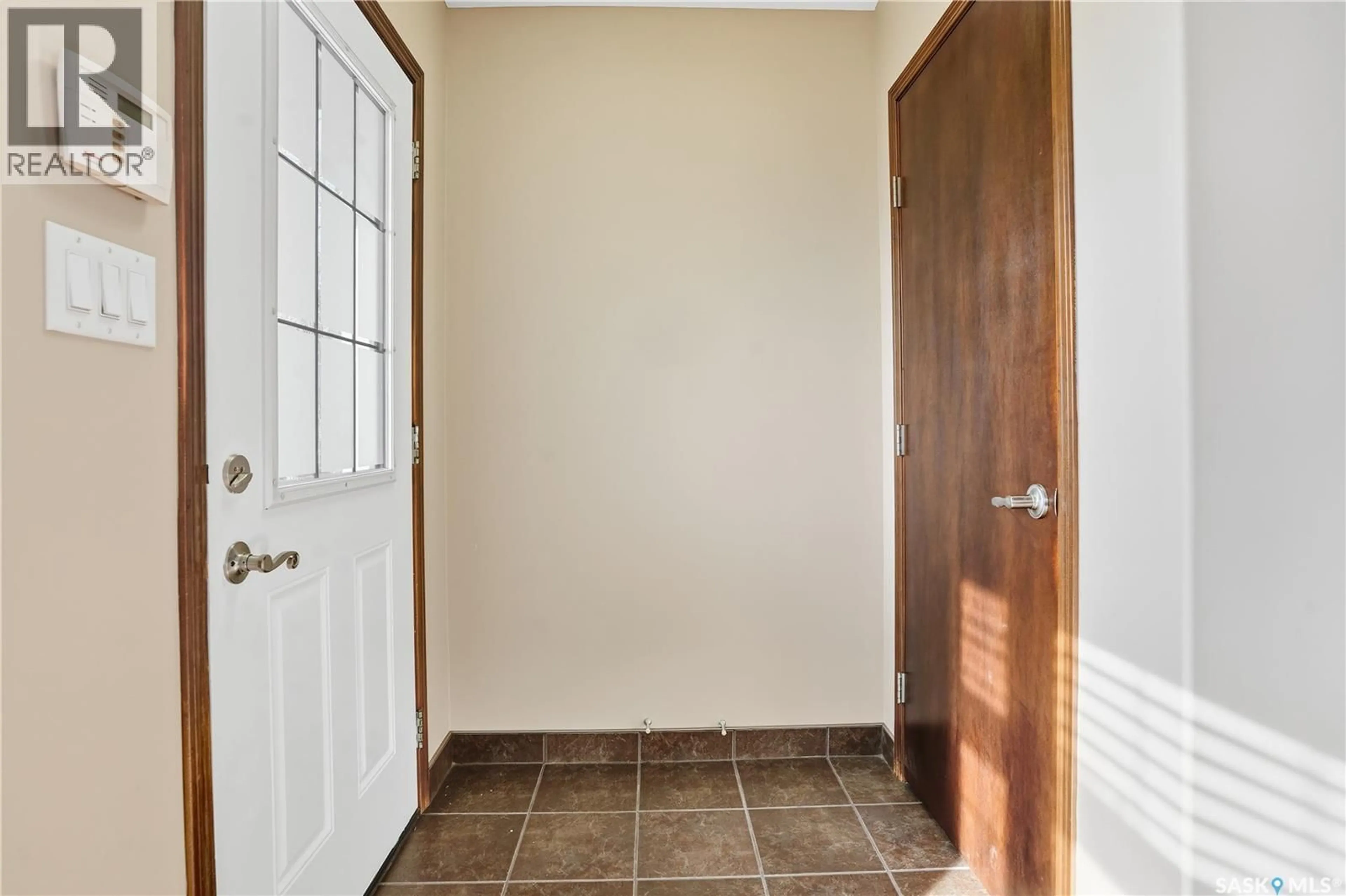 Indoor entryway for 2279 MACKAY STREET, Regina Saskatchewan S4N2S9