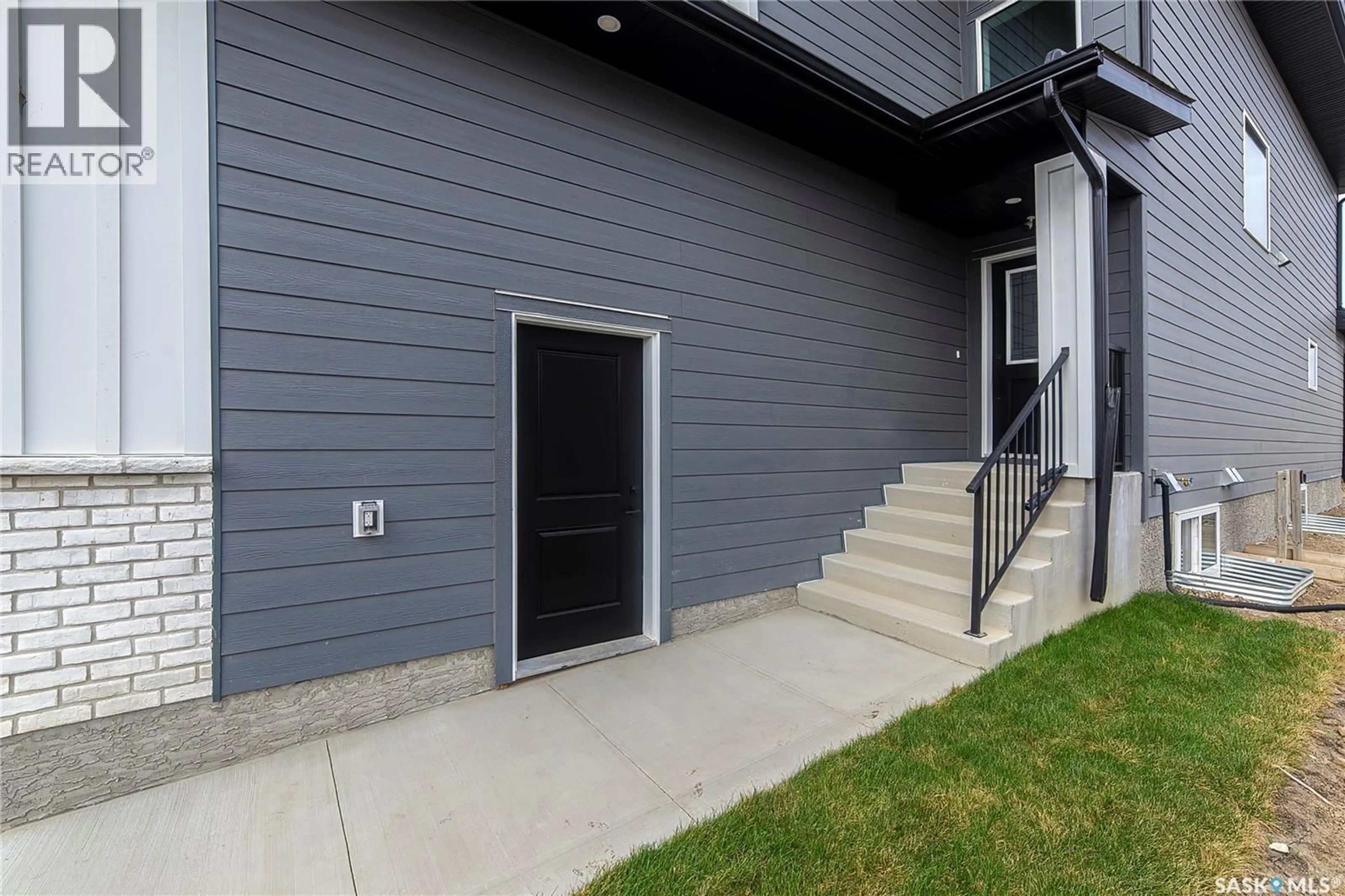Unknown for 447 WOOLF BEND, Saskatoon Saskatchewan S7W1E4