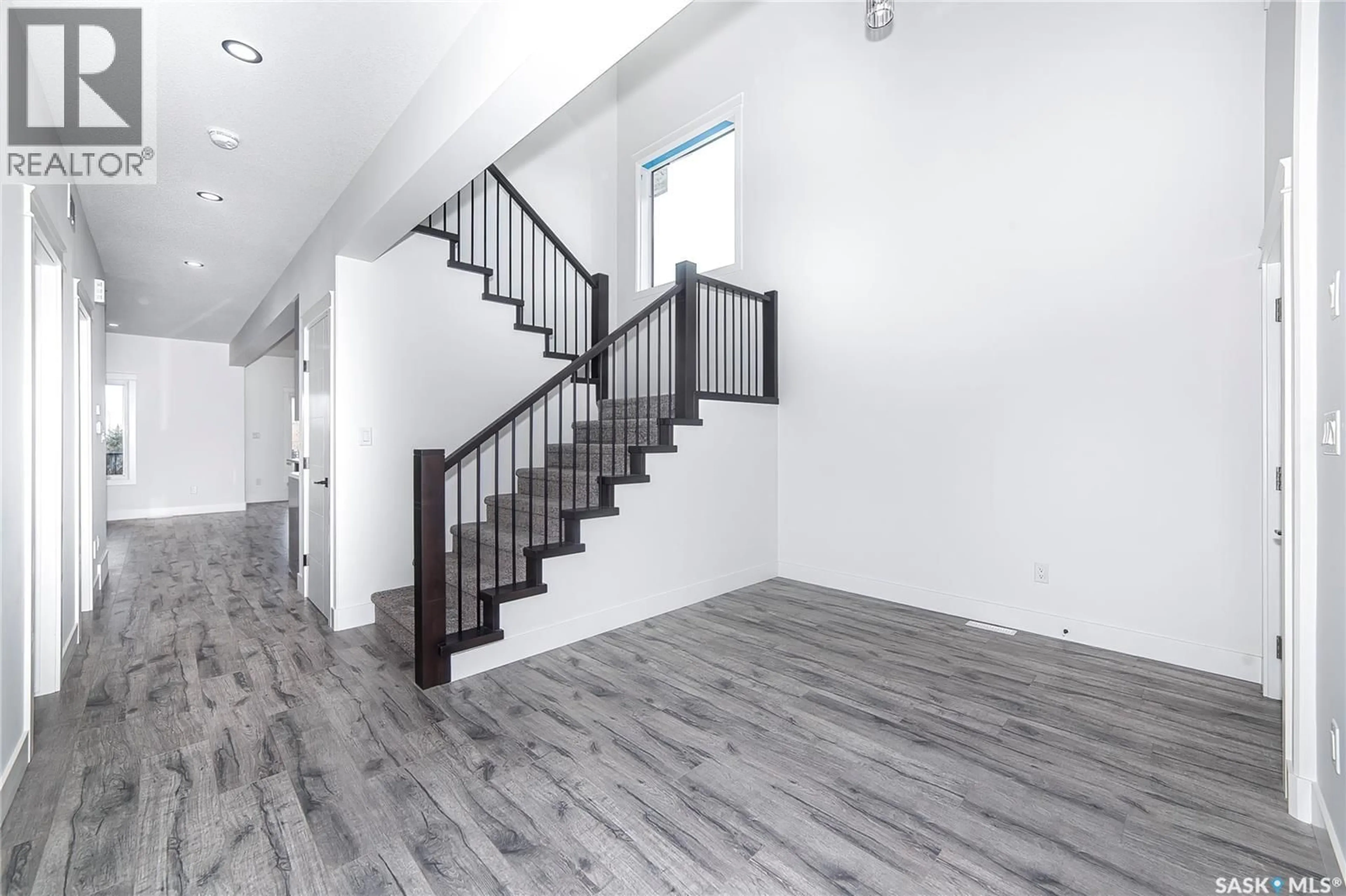 Stairs for 447 WOOLF BEND, Saskatoon Saskatchewan S7W1E4