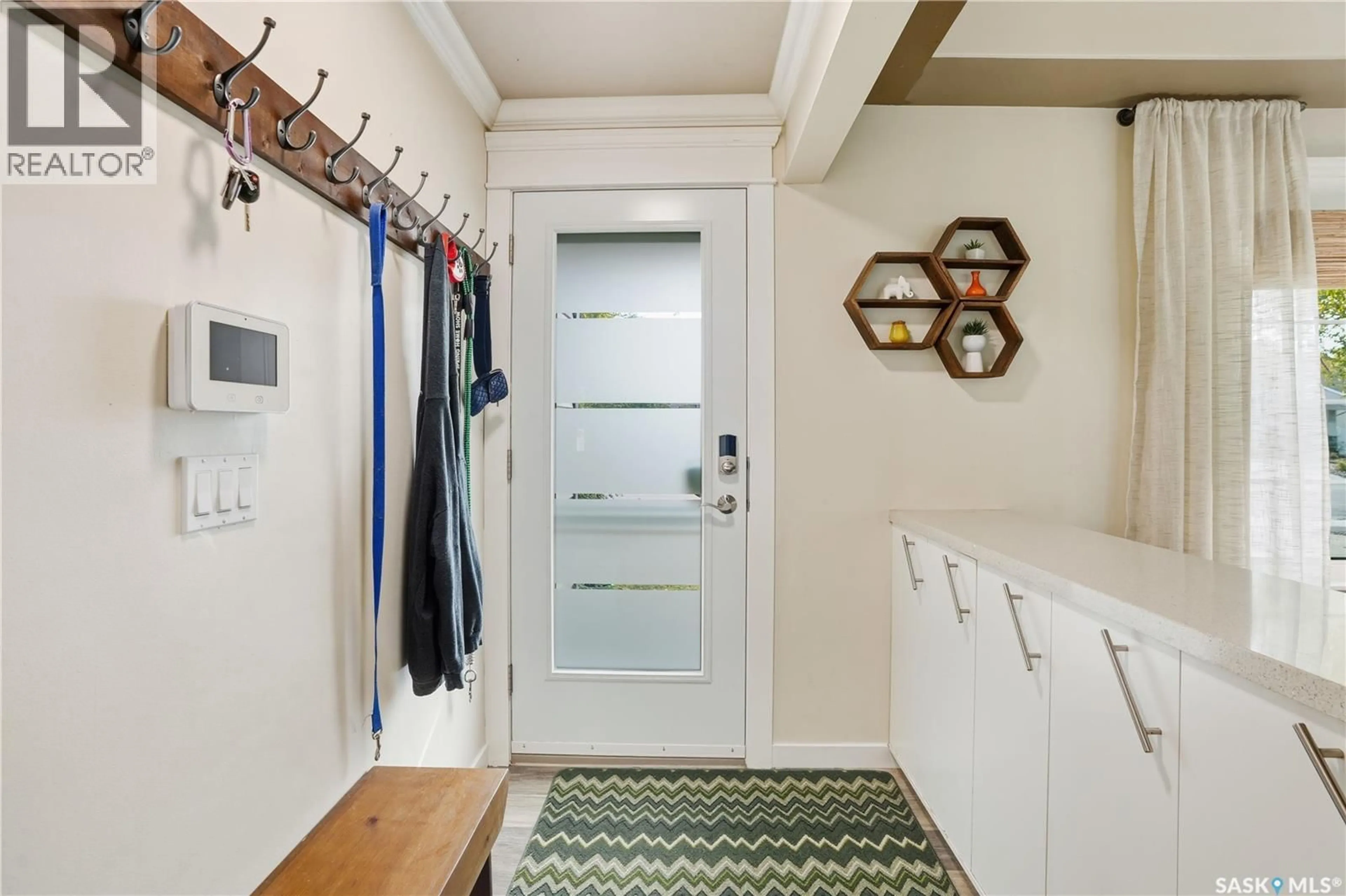 Indoor entryway for 3318 4TH AVENUE, Regina Saskatchewan S4R0V6