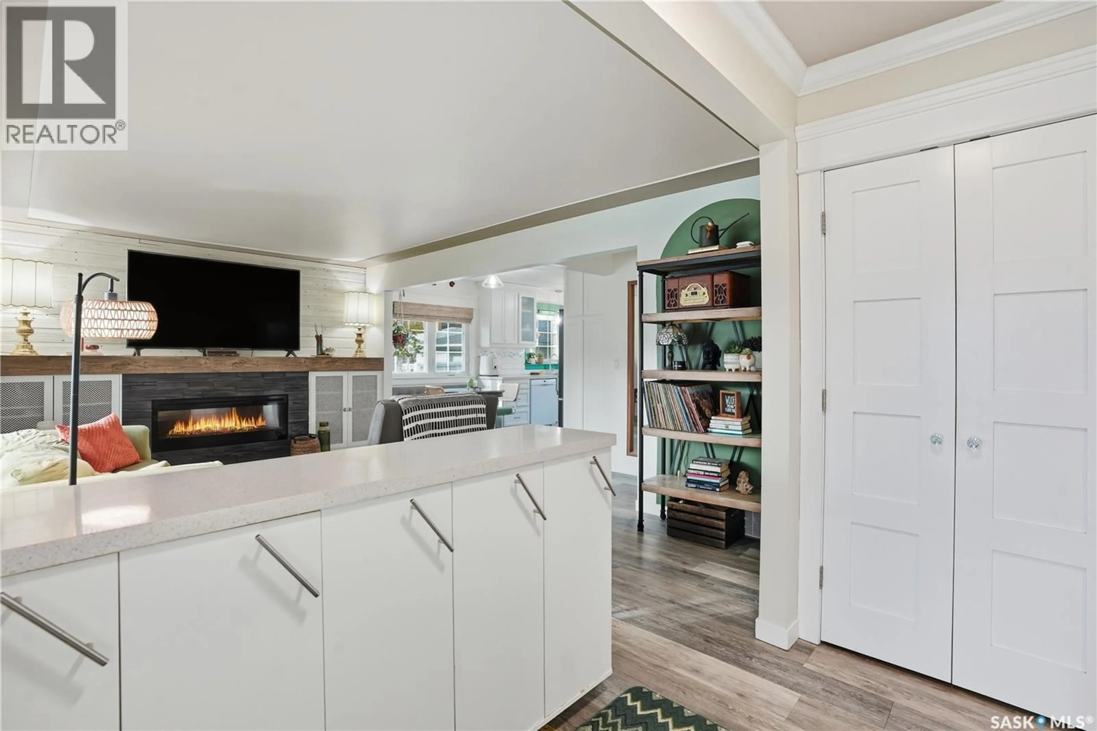 Open concept kitchen, unknown for 3318 4TH AVENUE, Regina Saskatchewan S4R0V6