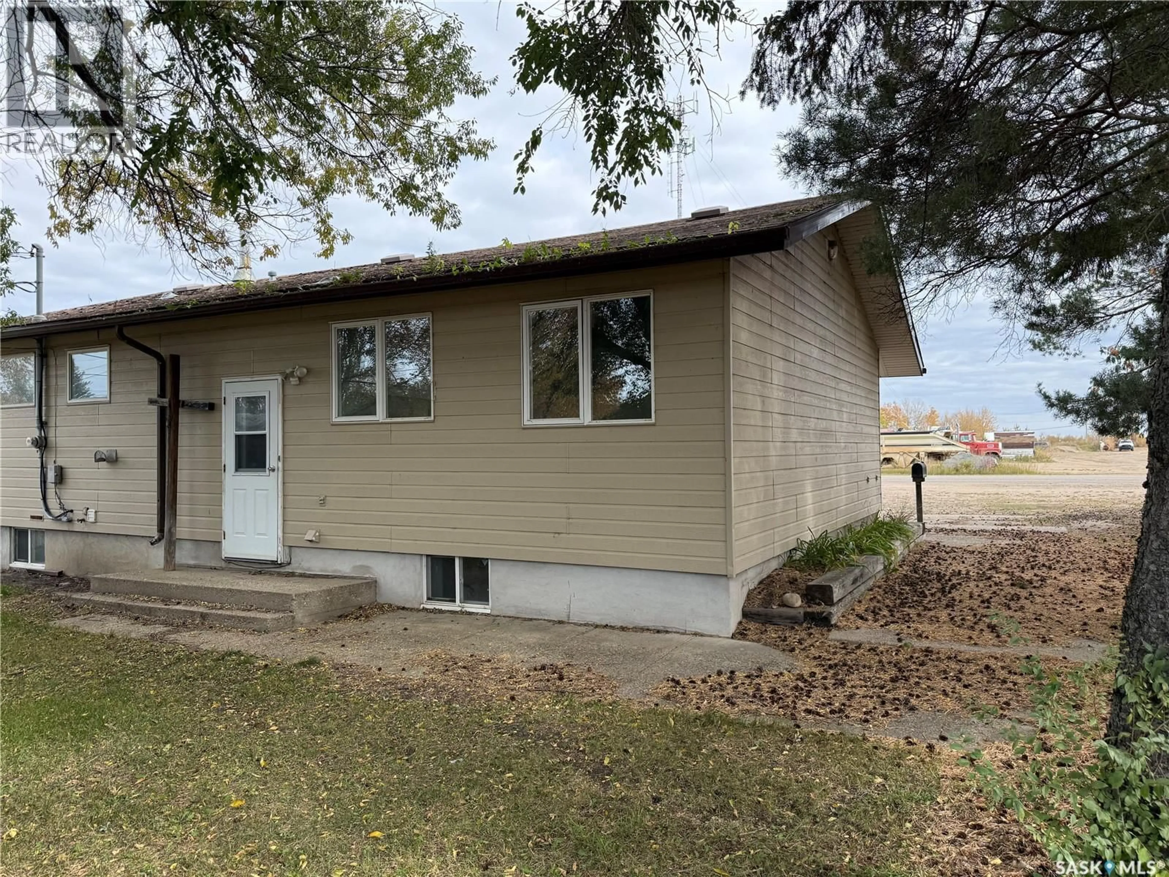 Home with vinyl exterior material, unknown for 220 4TH STREET, Spiritwood Saskatchewan S0J2M0