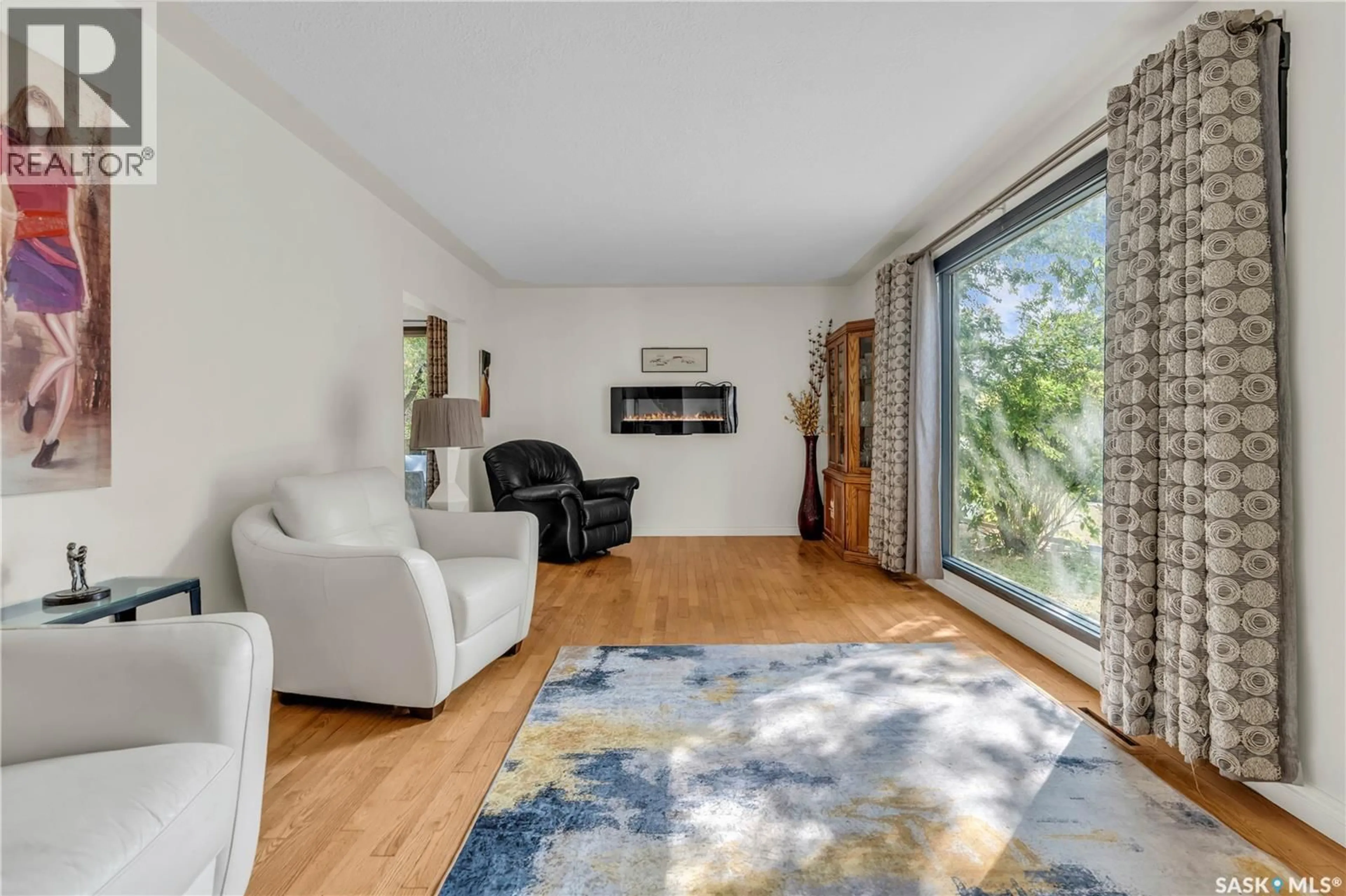 Living room with furniture, unknown for 275 LOGAN CRESCENT, Regina Saskatchewan S4S5S8
