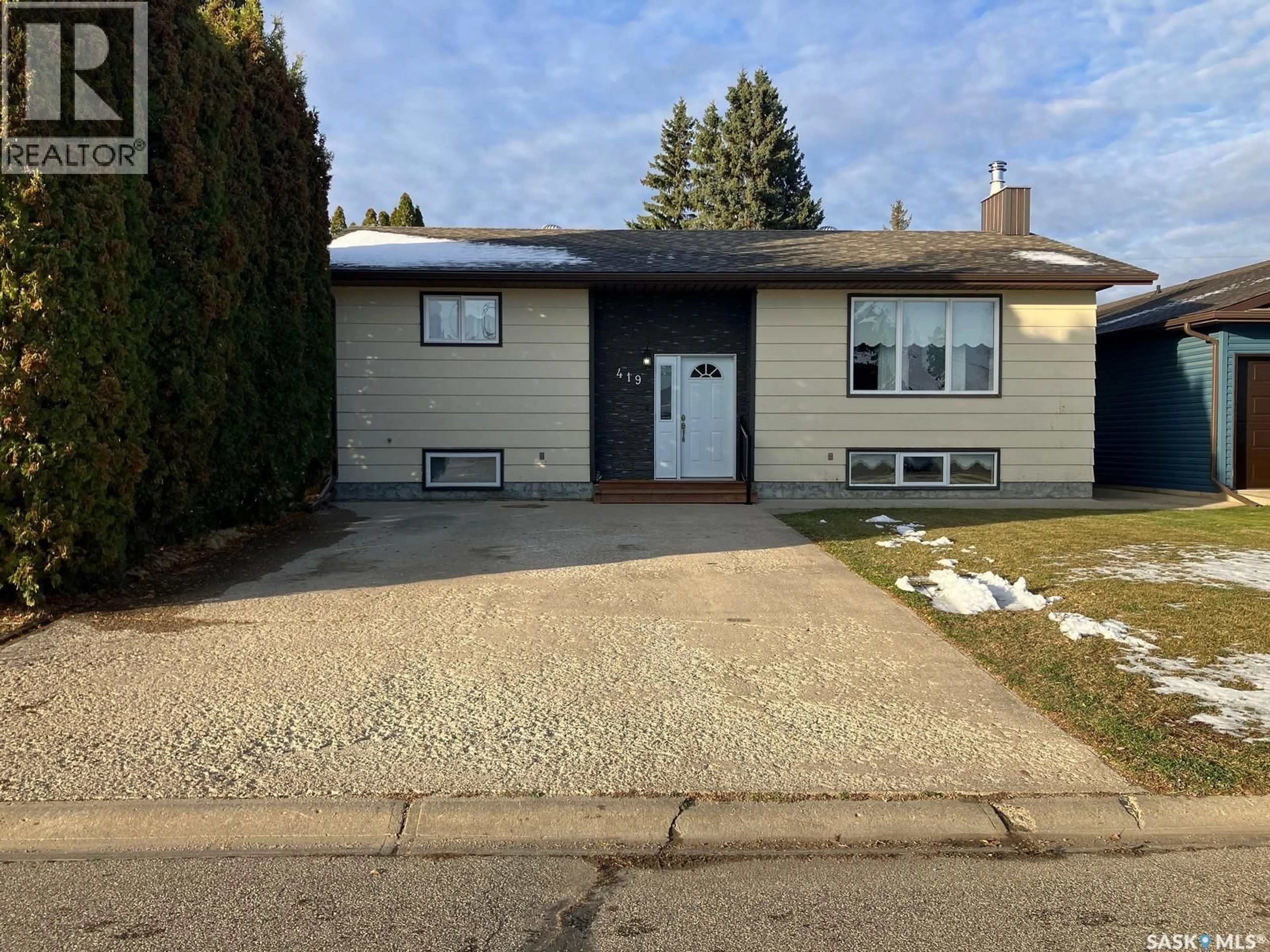 Home with vinyl exterior material, street for 419 8TH AVENUE, Nipawin Saskatchewan S0E1E0
