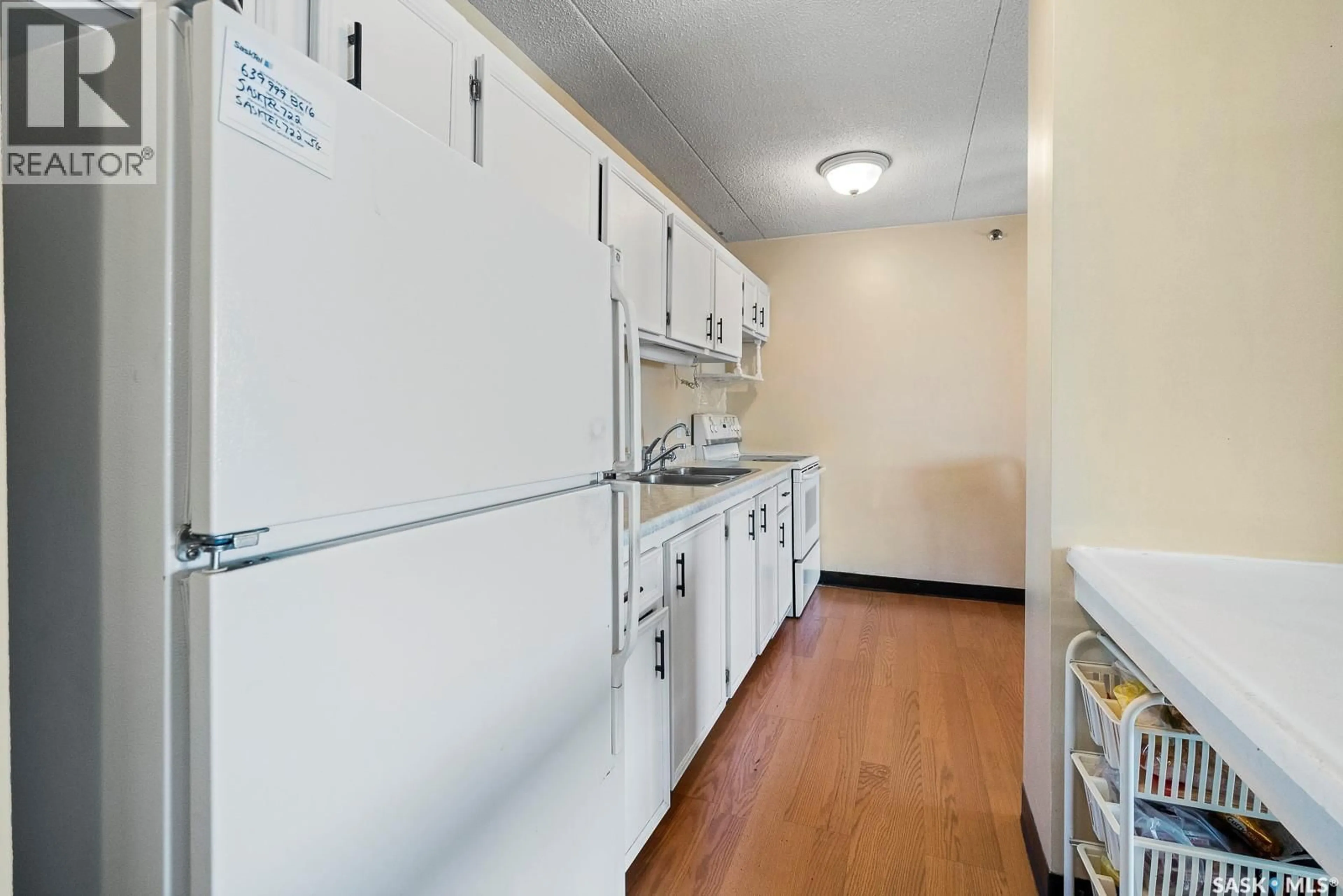 Standard kitchen, unknown for 205 - 4045 RAE STREET, Regina Saskatchewan S4S6Y8