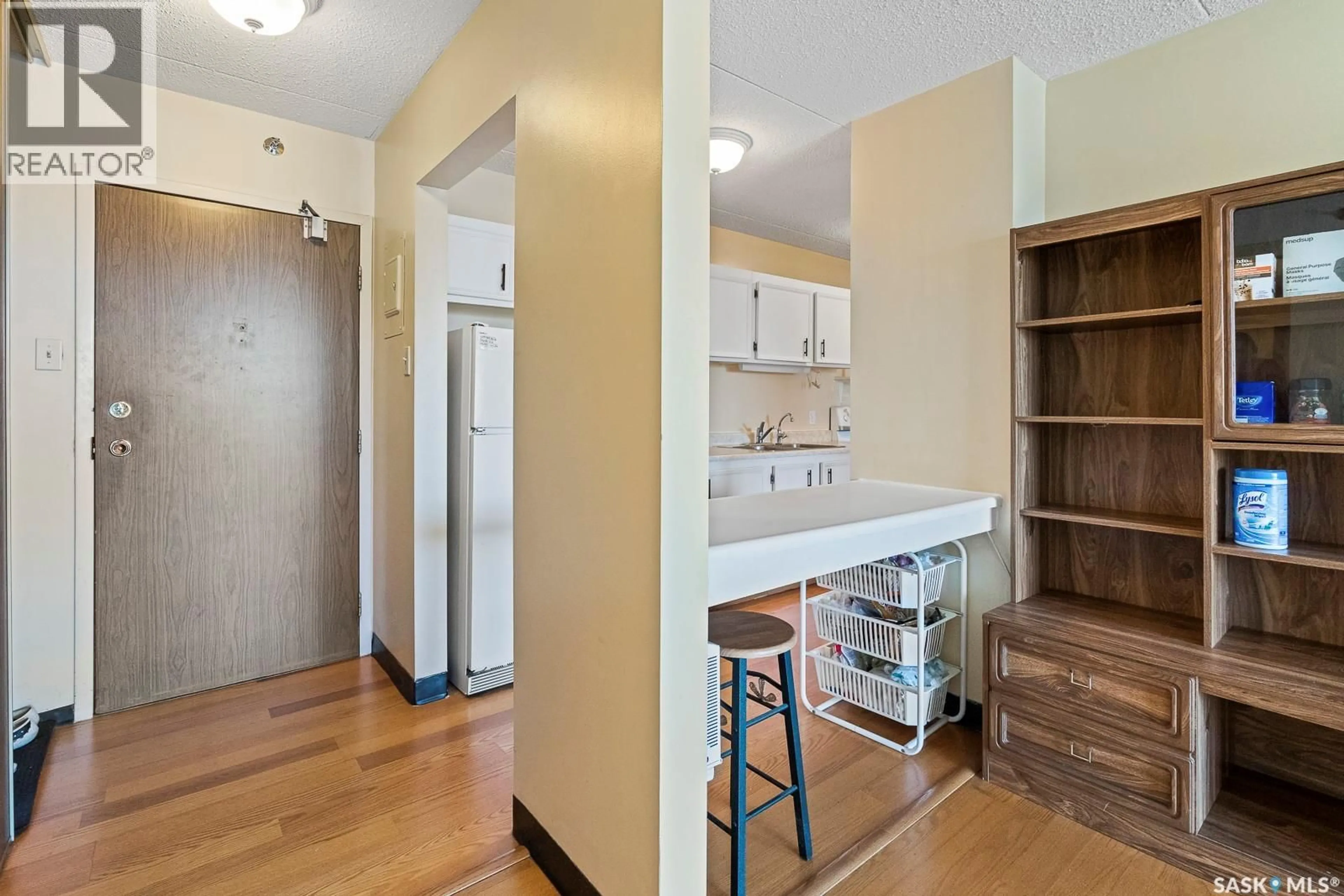 Standard kitchen, unknown for 205 - 4045 RAE STREET, Regina Saskatchewan S4S6Y8