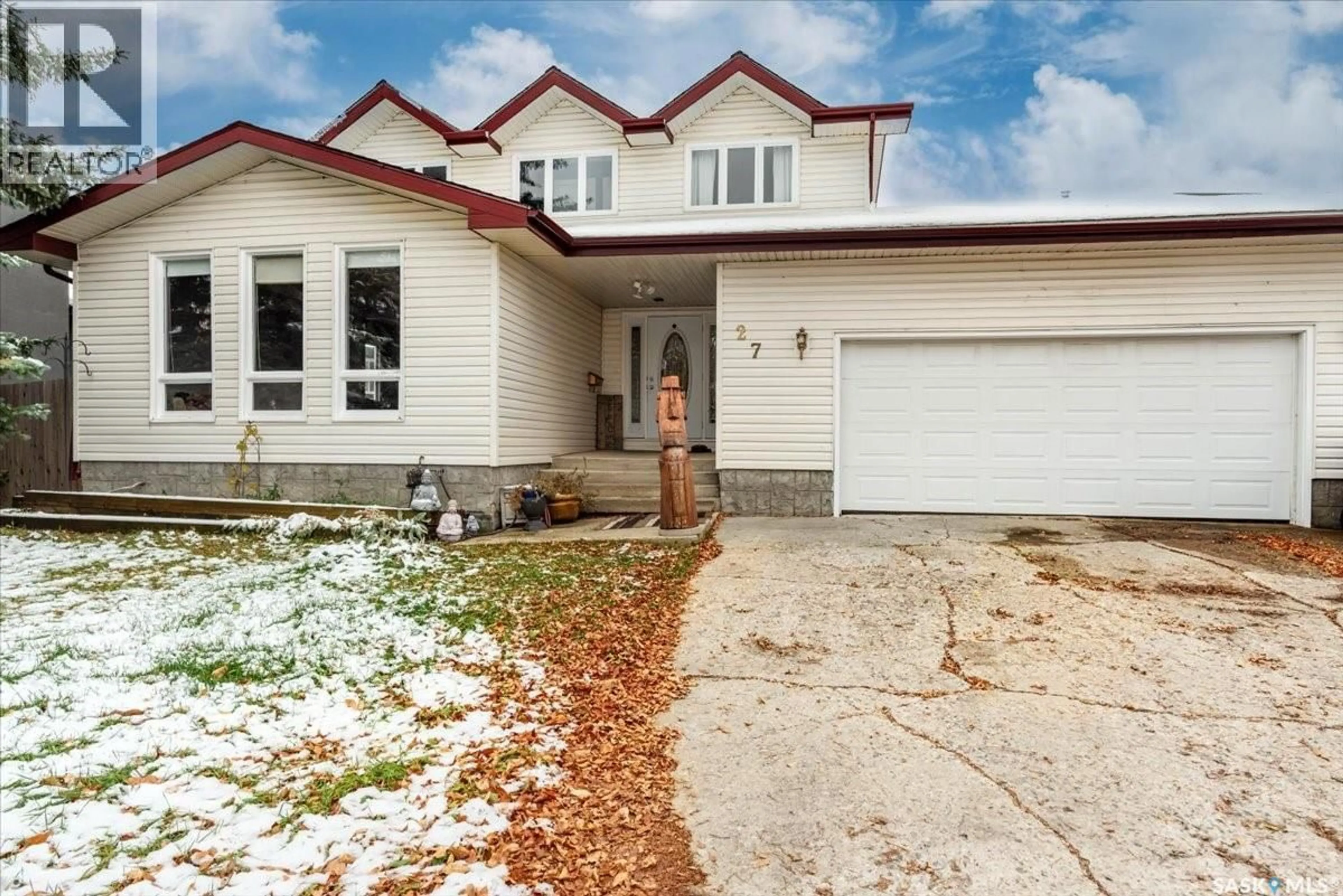 Home with brick exterior material, street for 27 MELVILLE AVENUE, Regina Saskatchewan S4T7H5