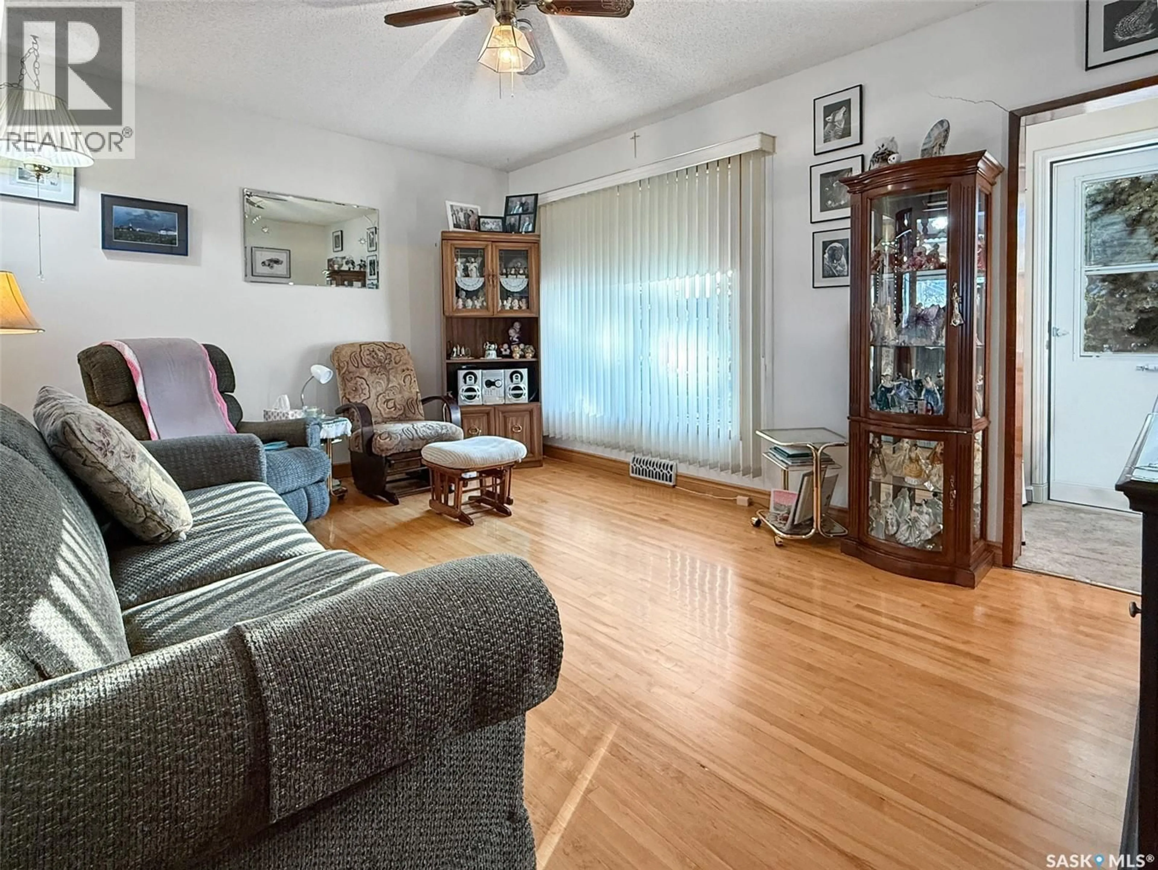 Living room with furniture, unknown for 359 5TH AVE, Swift Current Saskatchewan S9H0W7