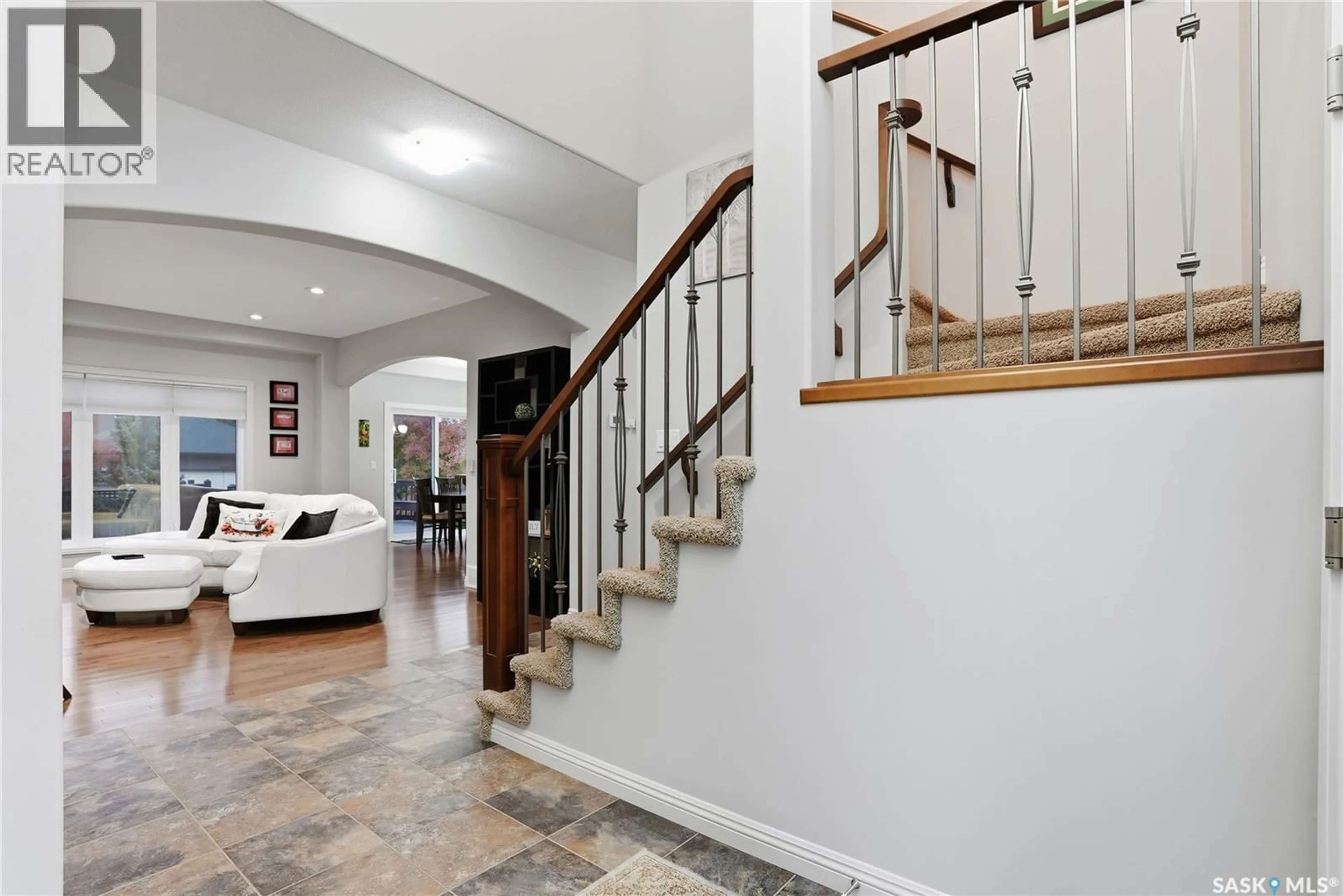 Indoor foyer for 107 BRAINERD CRESCENT, Saskatoon Saskatchewan S7T0H2