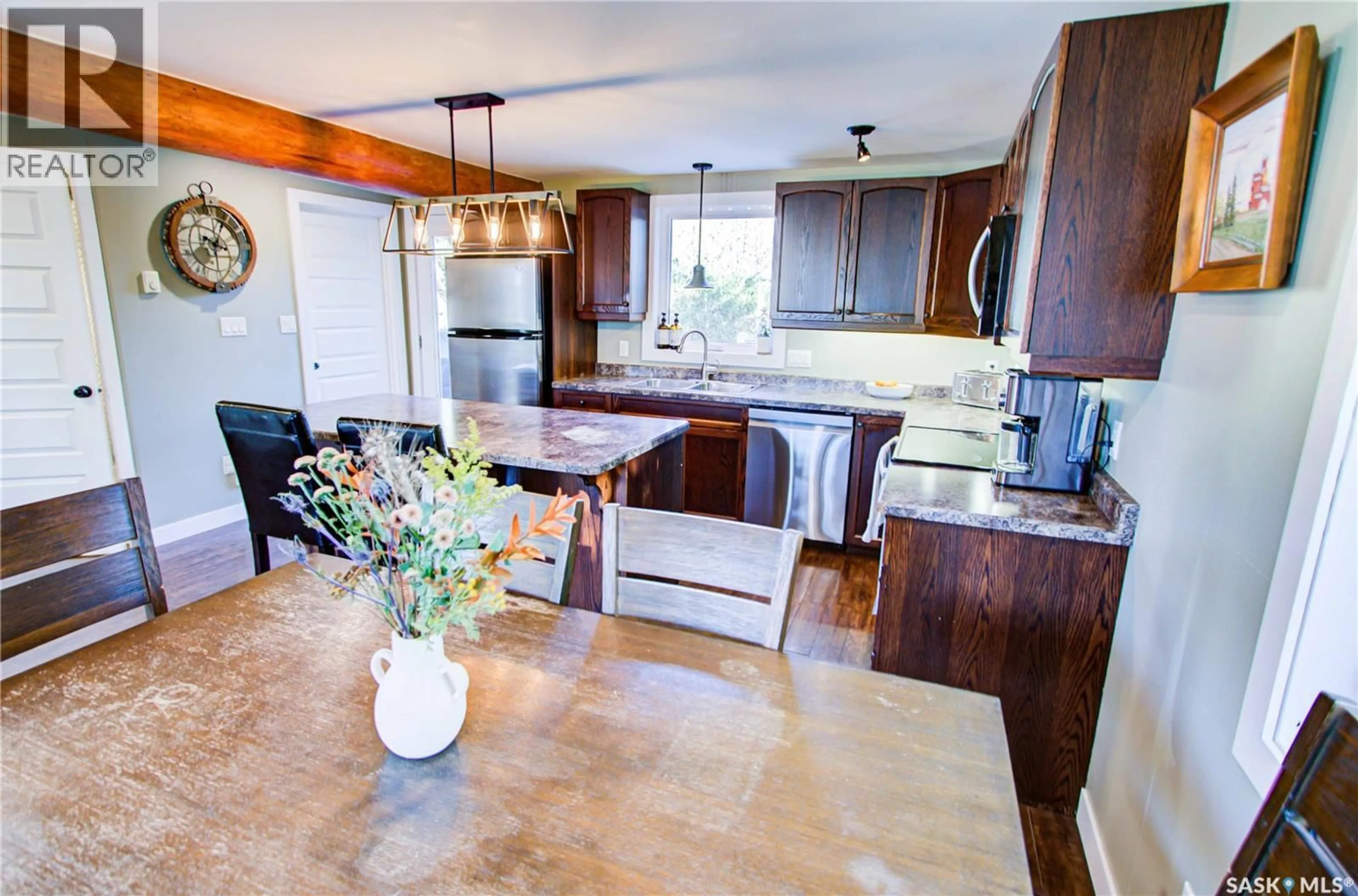 Open concept kitchen, unknown for 437 2ND STREET, Beatty Saskatchewan S0J0C0