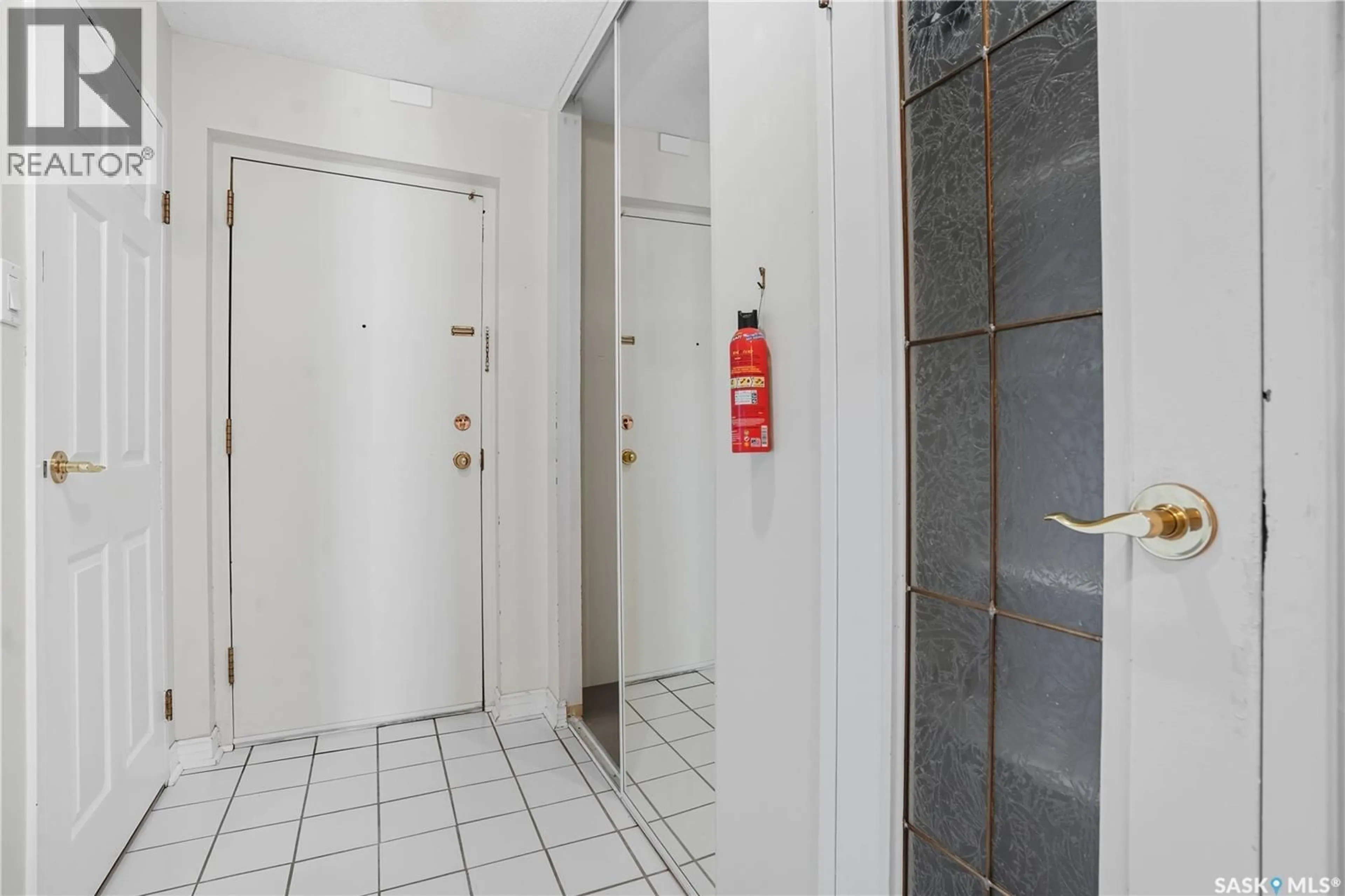 Indoor foyer for 2830 - 603 GORDON ROAD, Regina Saskatchewan S4S6A1