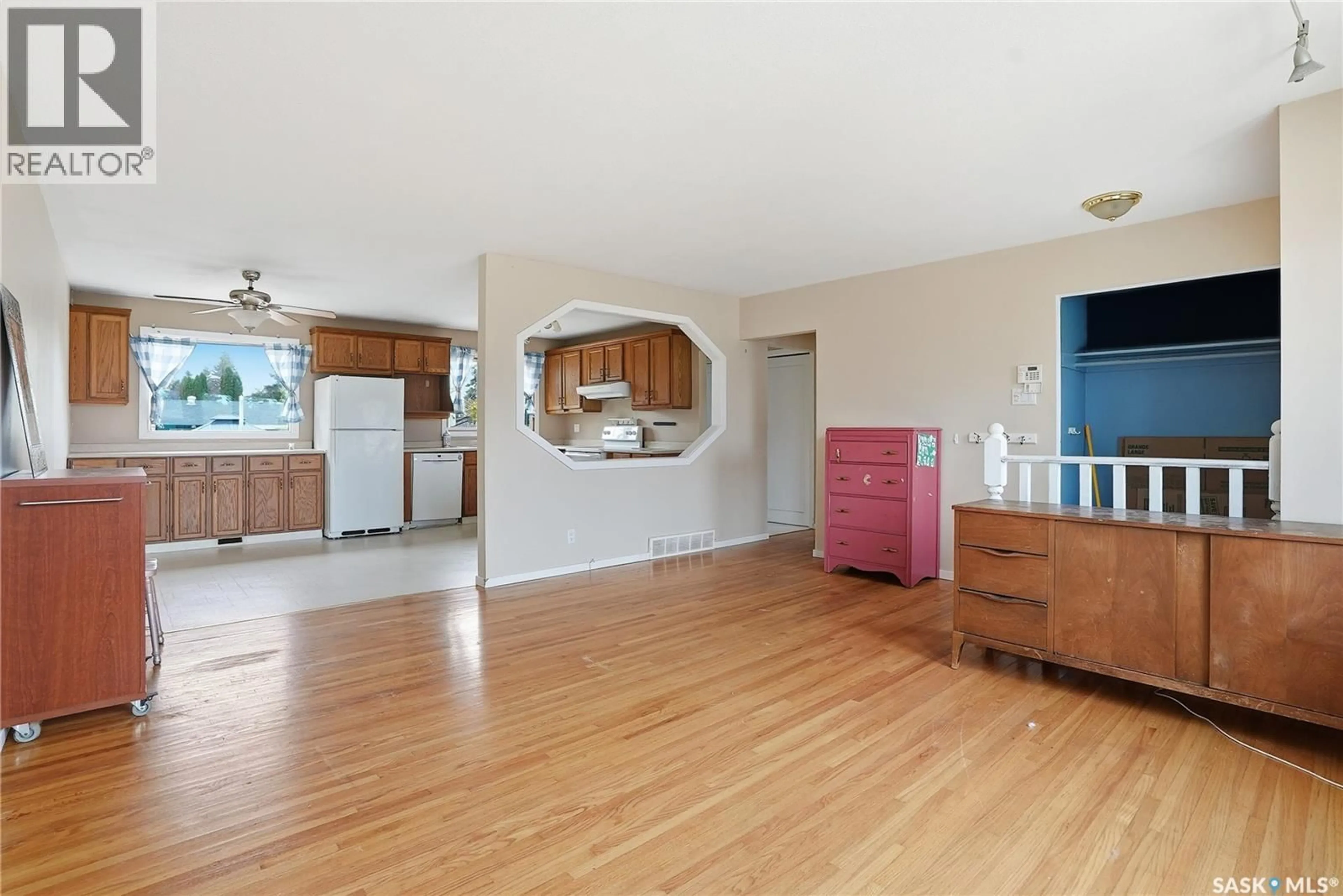 Open concept kitchen, wood/laminate floor for 37 MORRIS DRIVE, Saskatoon Saskatchewan S7L3V1