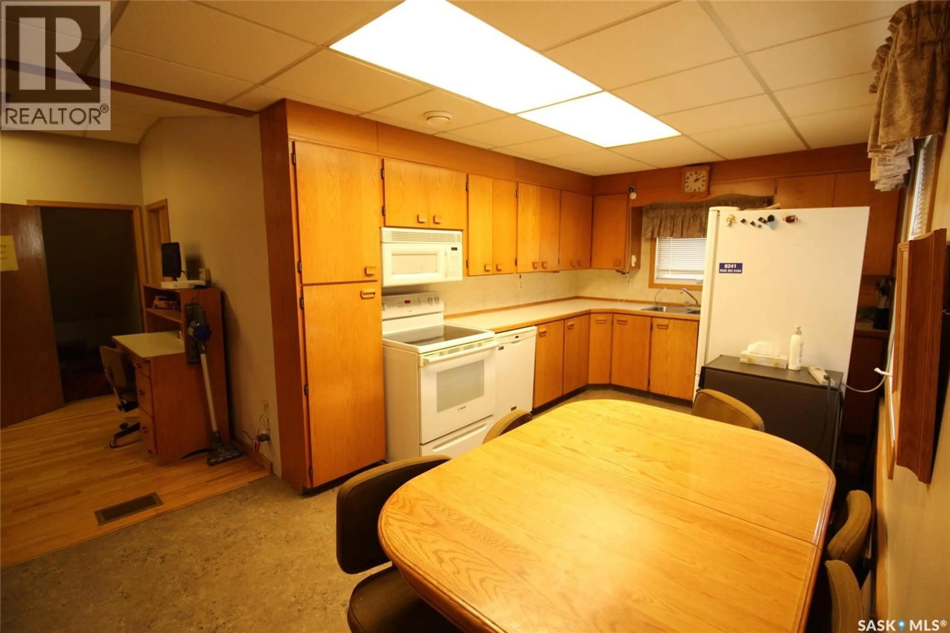Standard kitchen, unknown for 3184 - 8241 RANGE ROAD, Shaunavon Saskatchewan S0N2M0
