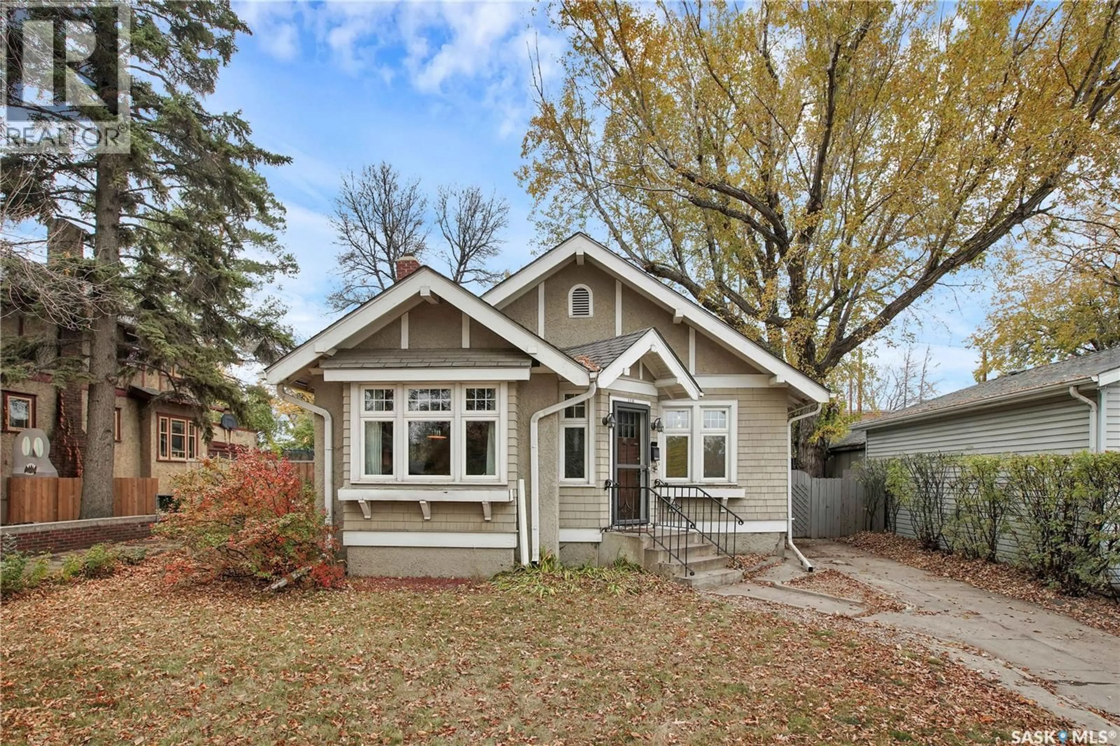Home with vinyl exterior material, street for 110 29TH STREET, Saskatoon Saskatchewan S7L0L6