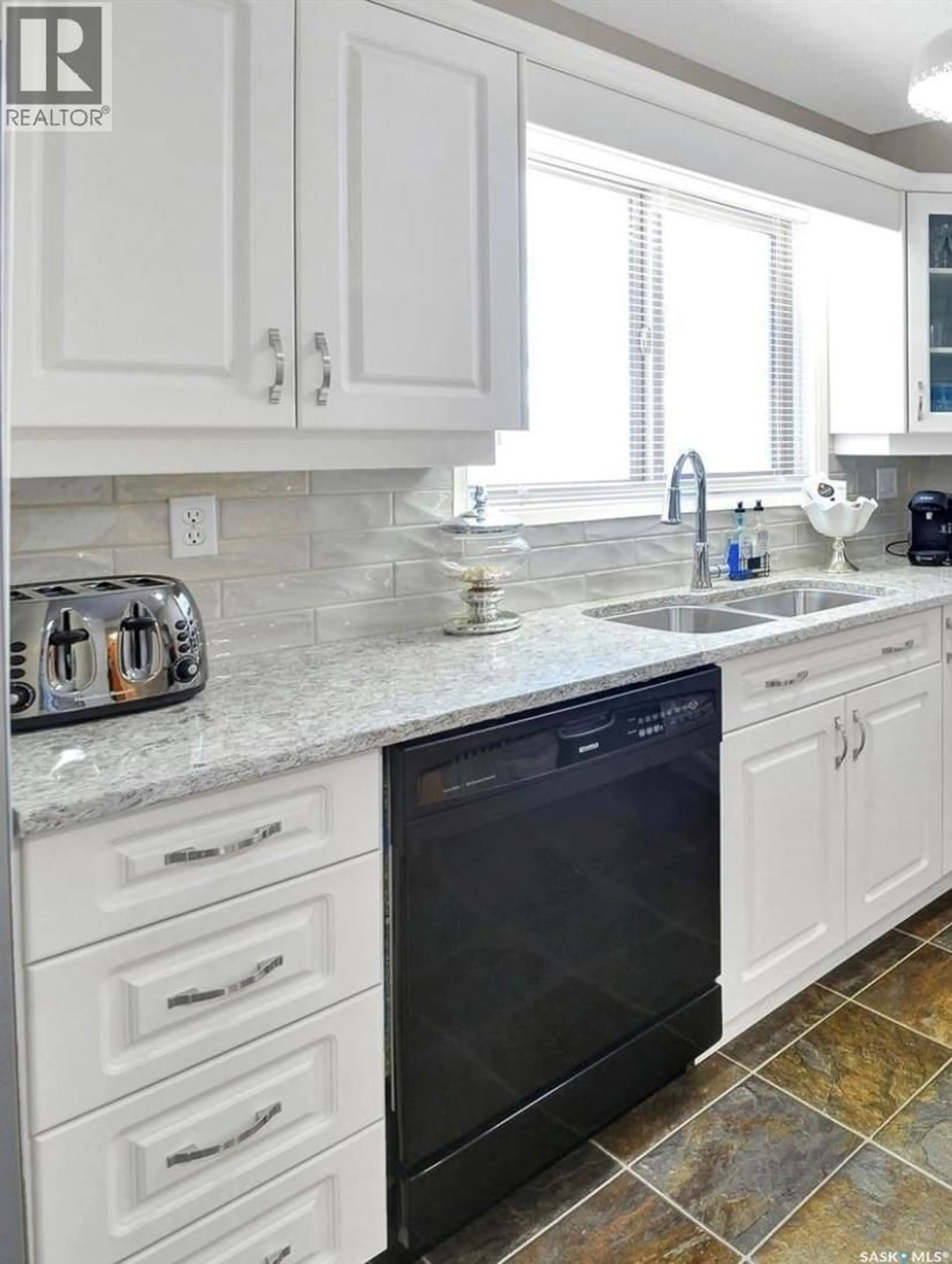 Contemporary kitchen, ceramic/tile floor for N - 209 525 5TH AVENUE, Saskatoon Saskatchewan S7K2R1
